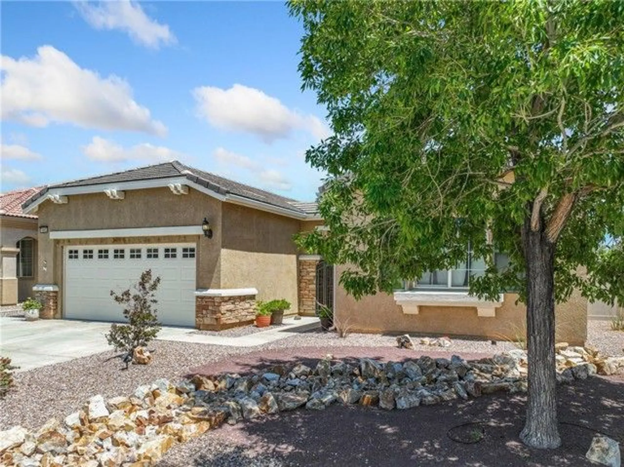 Property Slideshow image 4 of 34 | 10803 katepwa st, Apple Valley, CA, 92308