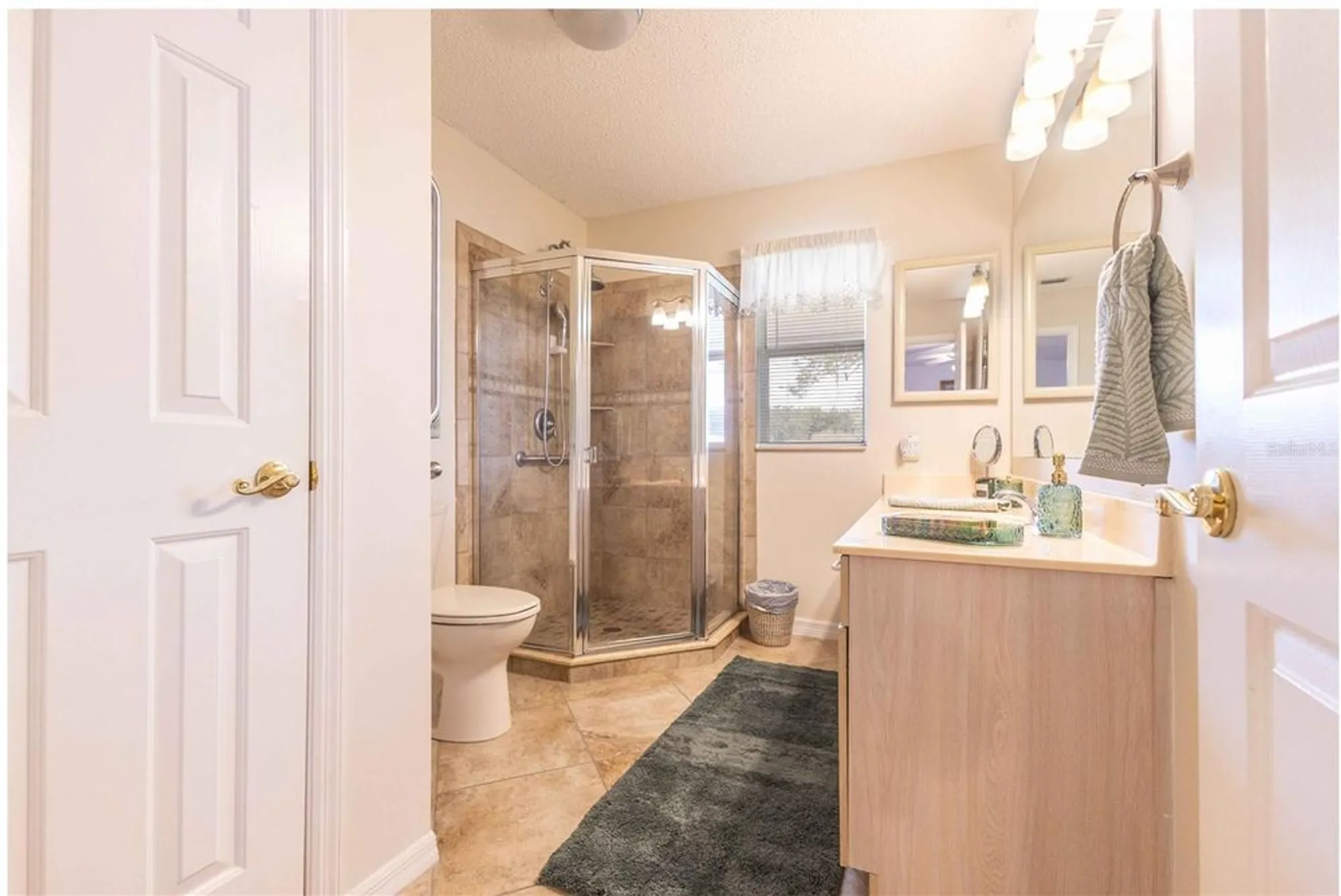 Property Slideshow image 12 of 25 | 1737 lauren ln, Lady Lake, FL, 32159