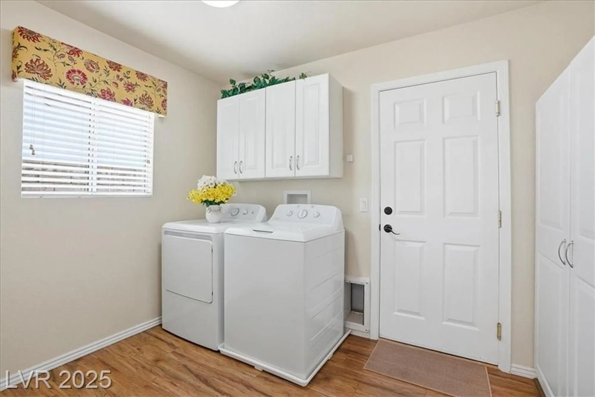 Property Slideshow image 16 of 52 | 2904 castle bar dr, Las Vegas, NV, 89134