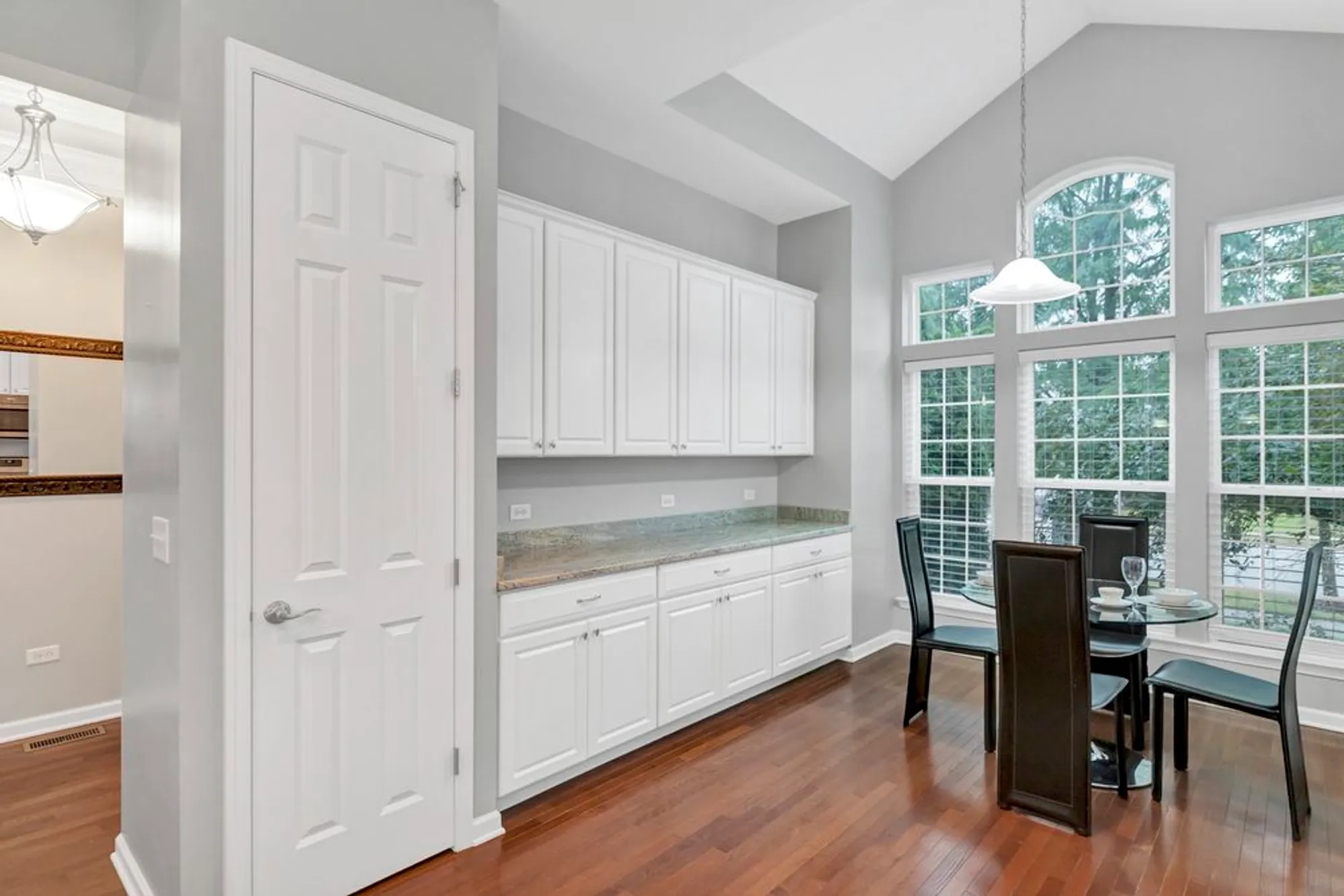 Property Slideshow image 11 of 43 | 3848 valhalla dr, Elgin, IL, 60124