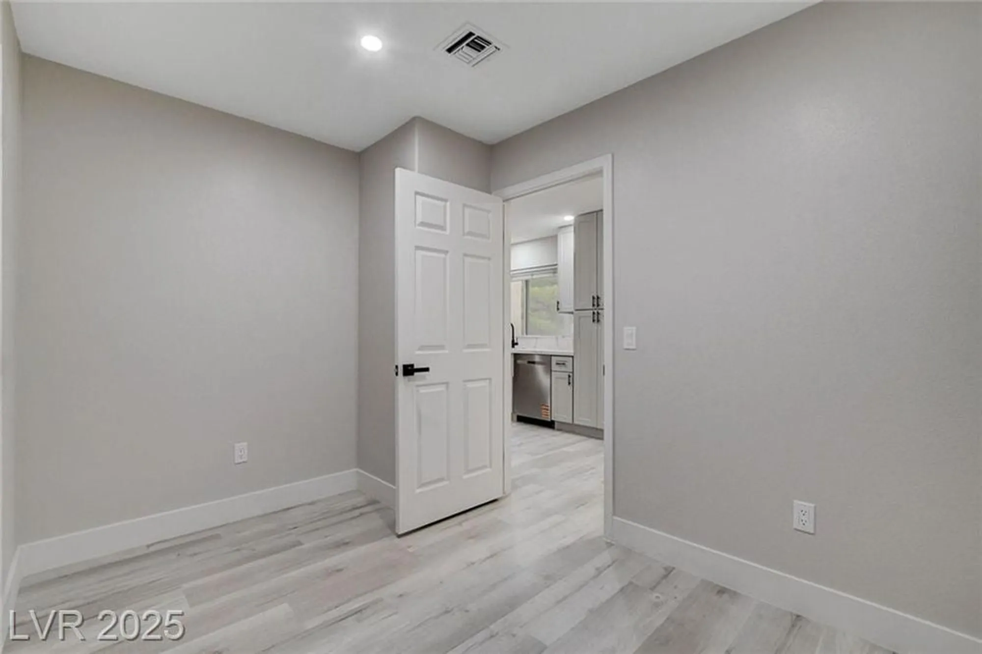 Property Slideshow image 33 of 39 | 3104 hayden ct, Las Vegas, NV, 89134