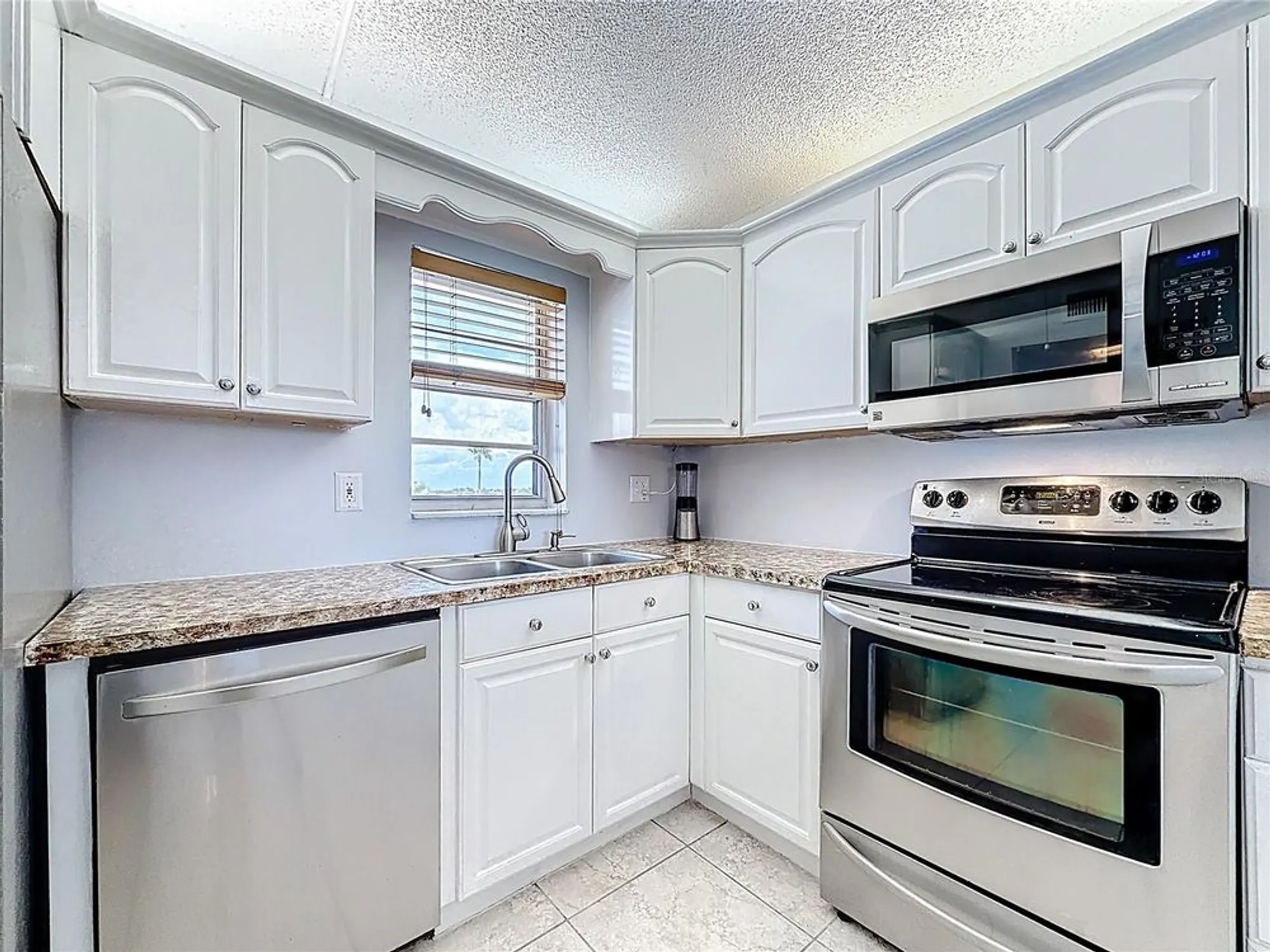 Property Slideshow image 9 of 62 | 7625 sun island dr 307, South Pasadena, FL, 33707