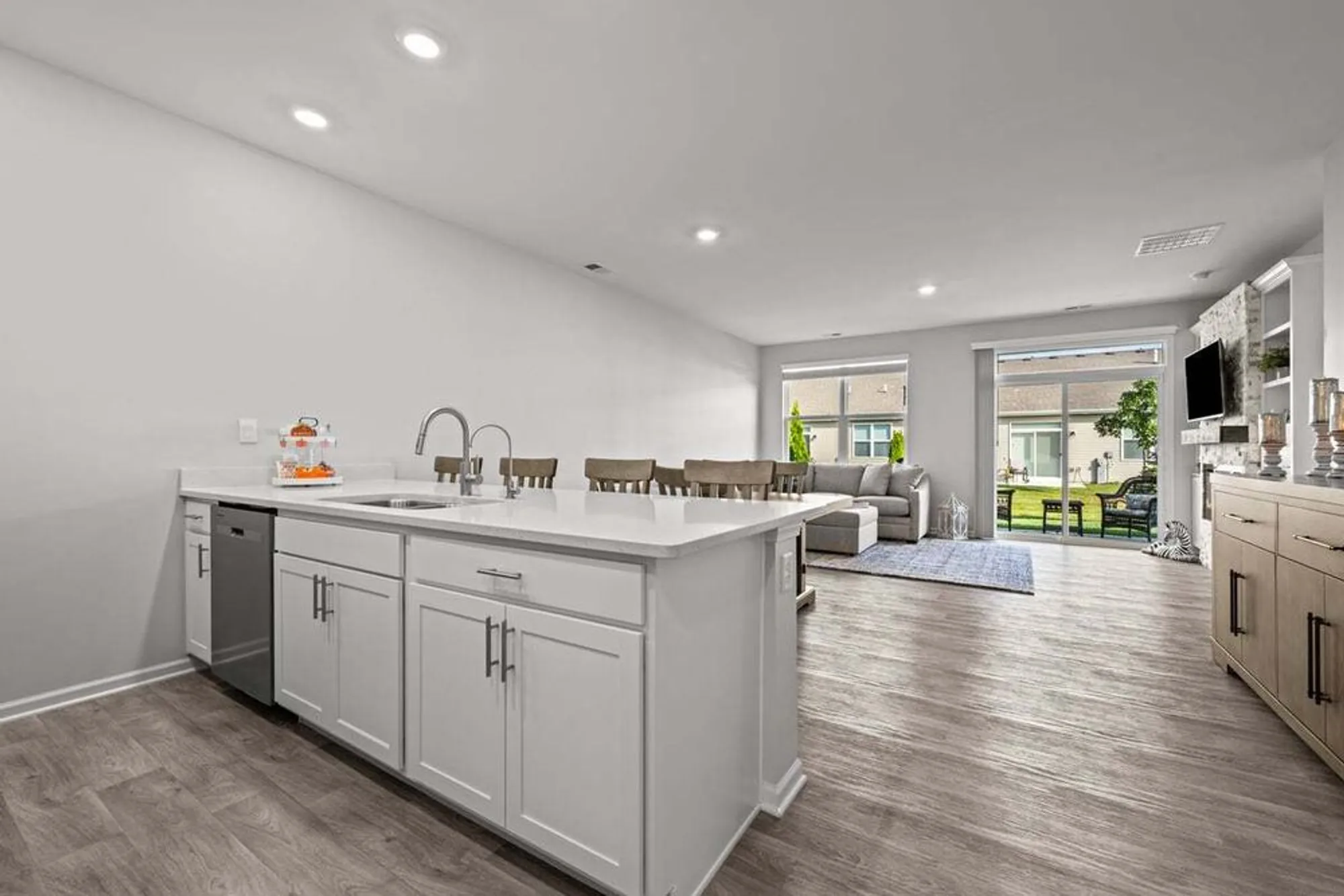 Property Slideshow image 8 of 20 | 273 ridley st, North Aurora, IL, 60542