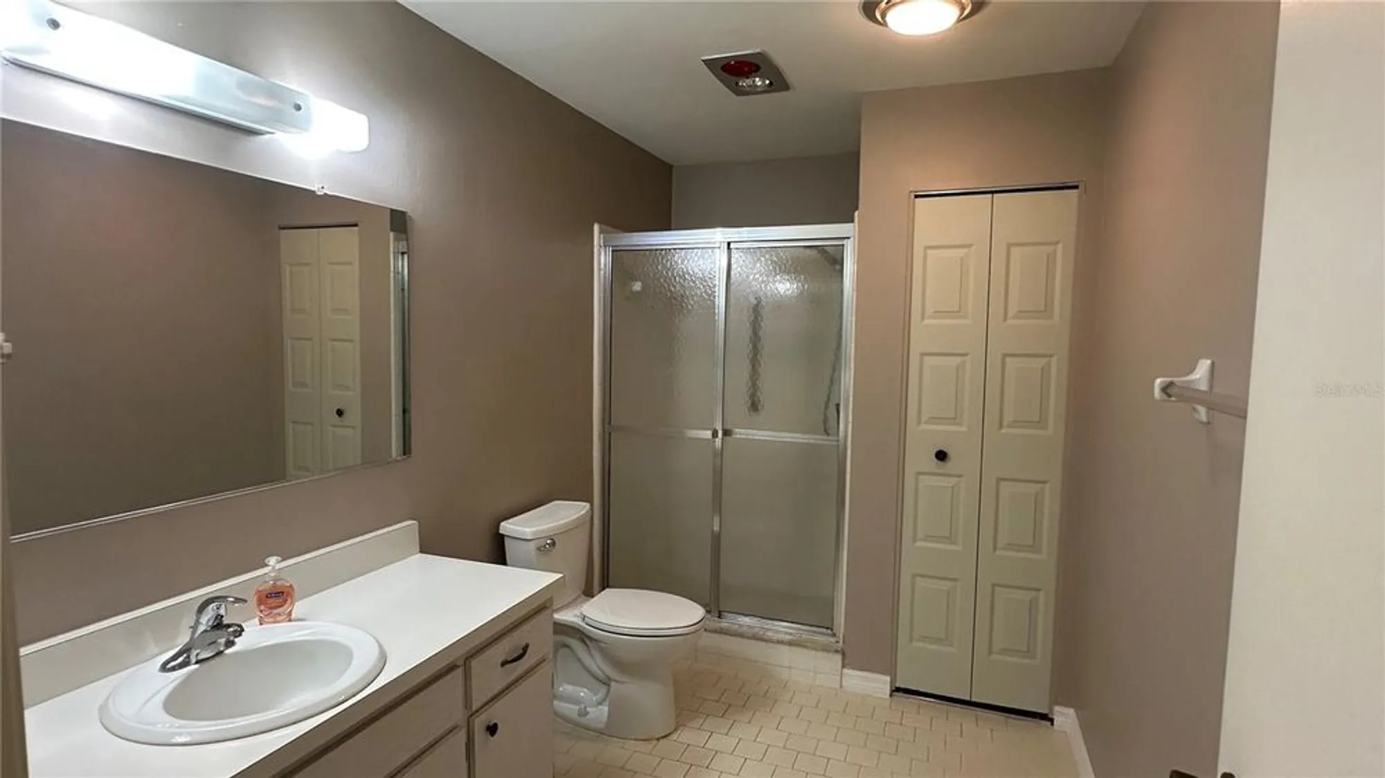 Property Slideshow image 9 of 20 | 205 strongbow ct, Sun City Center, FL, 33573