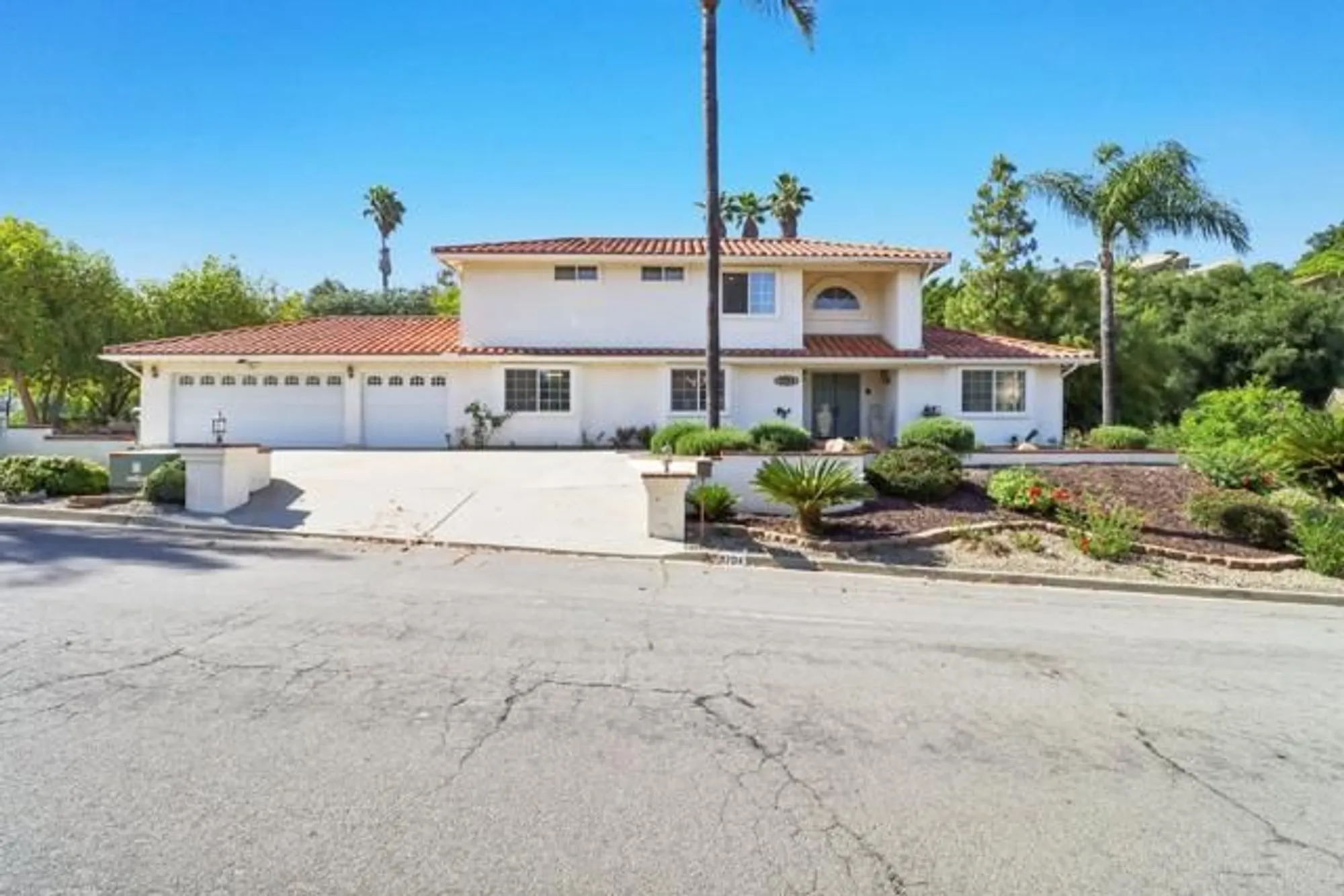 Property Slideshow image 3 of 42 | 9704 indian creek way, Escondido, CA, 92026