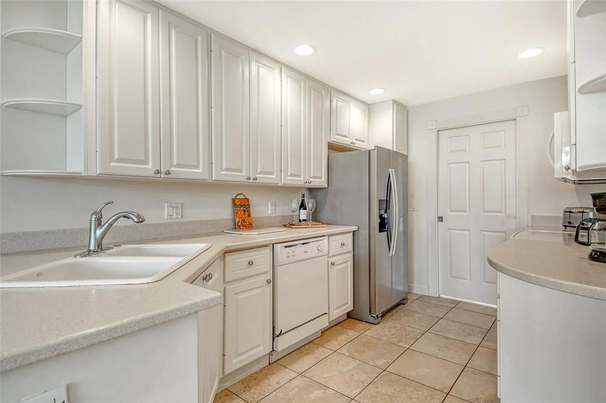 Property Slideshow image 10 of 49 | 1400 burgos dr, Sarasota, FL, 34238
