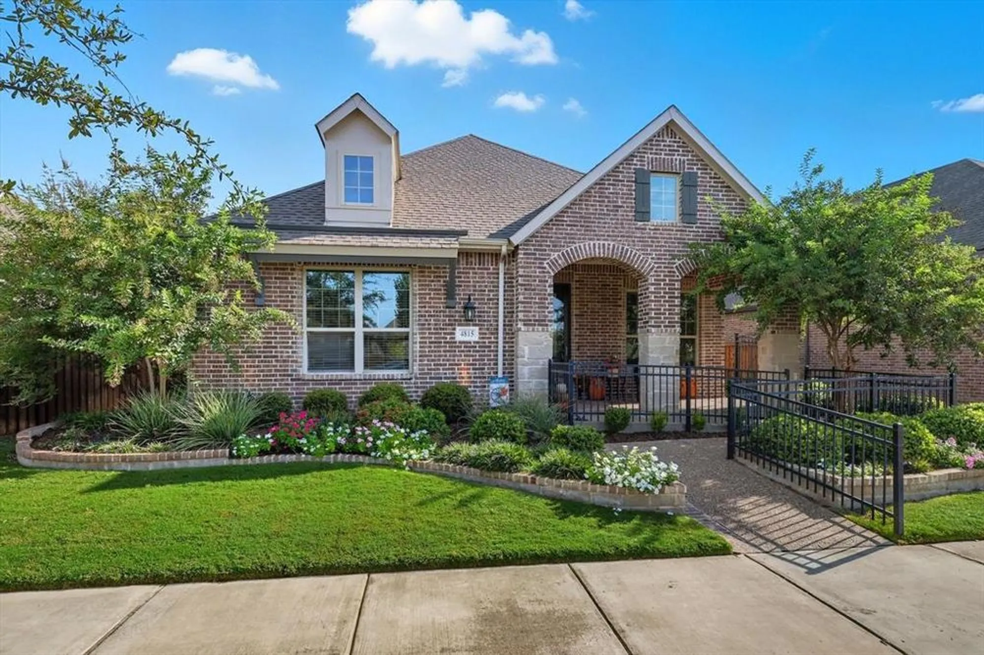 Property Slideshow image 1 of 40 | 4815 beaver creek dr, Arlington, TX, 76005