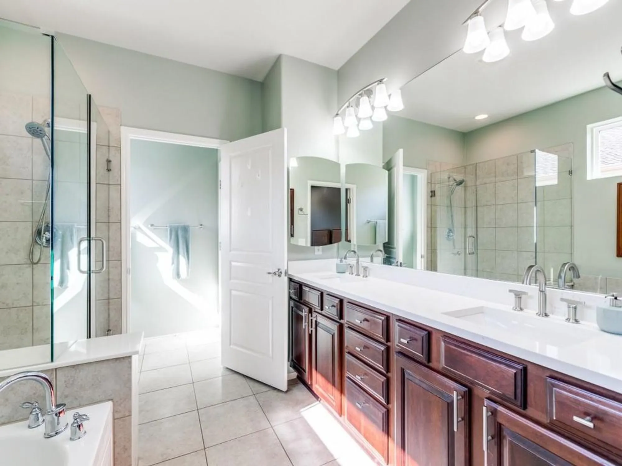 Property Slideshow image 19 of 37 | 7404 pasatiempo dr, Frisco, TX, 75036