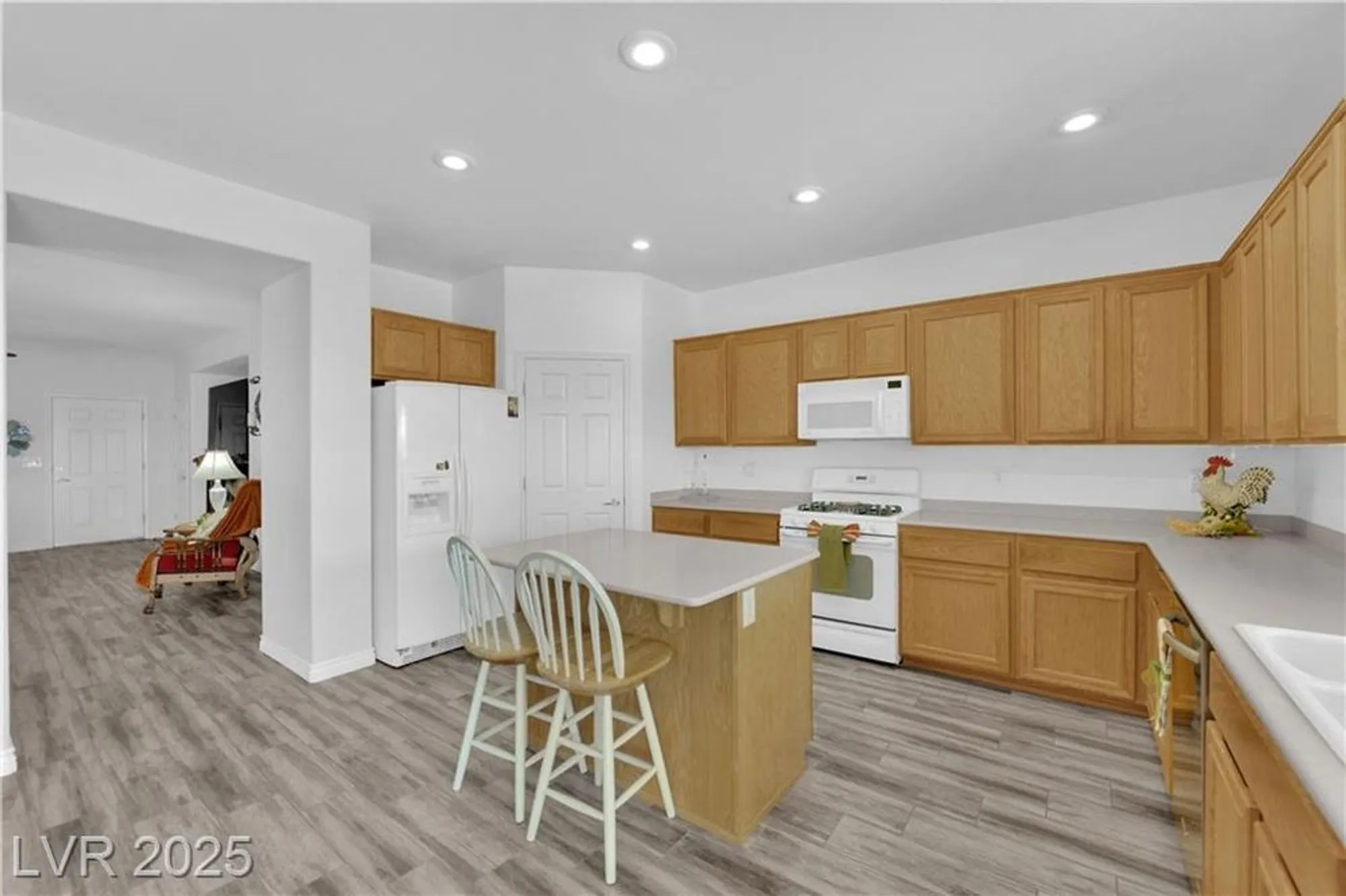 Property Slideshow image 13 of 34 | 2077 wildwood lake st, Henderson, NV, 89052