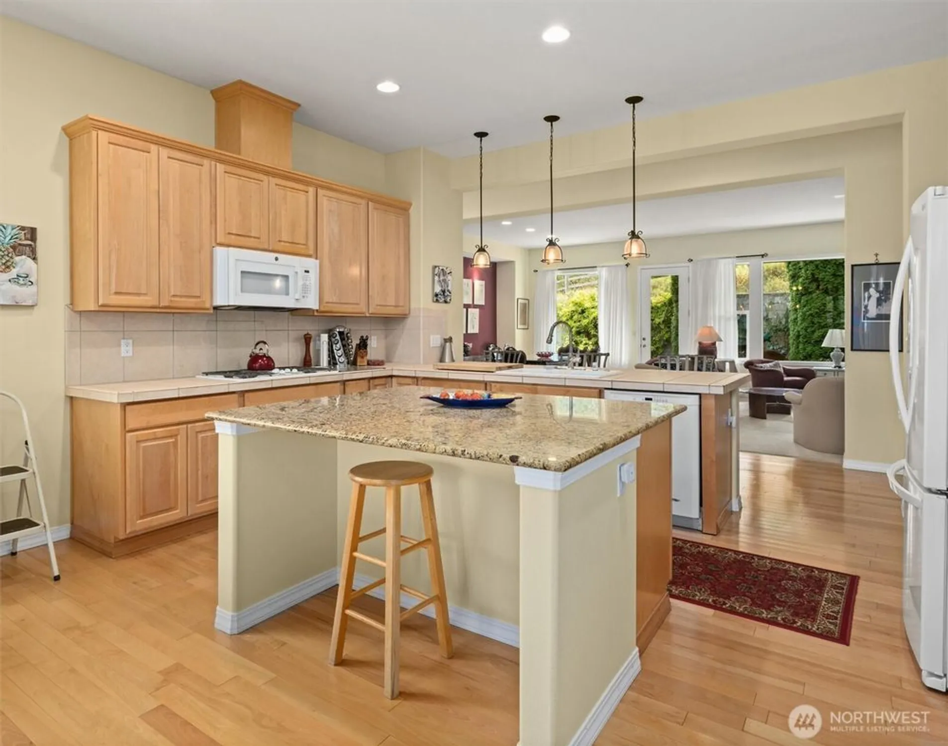 Property Slideshow image 16 of 38 | 23263 ne 126th st, Redmond, WA, 98053