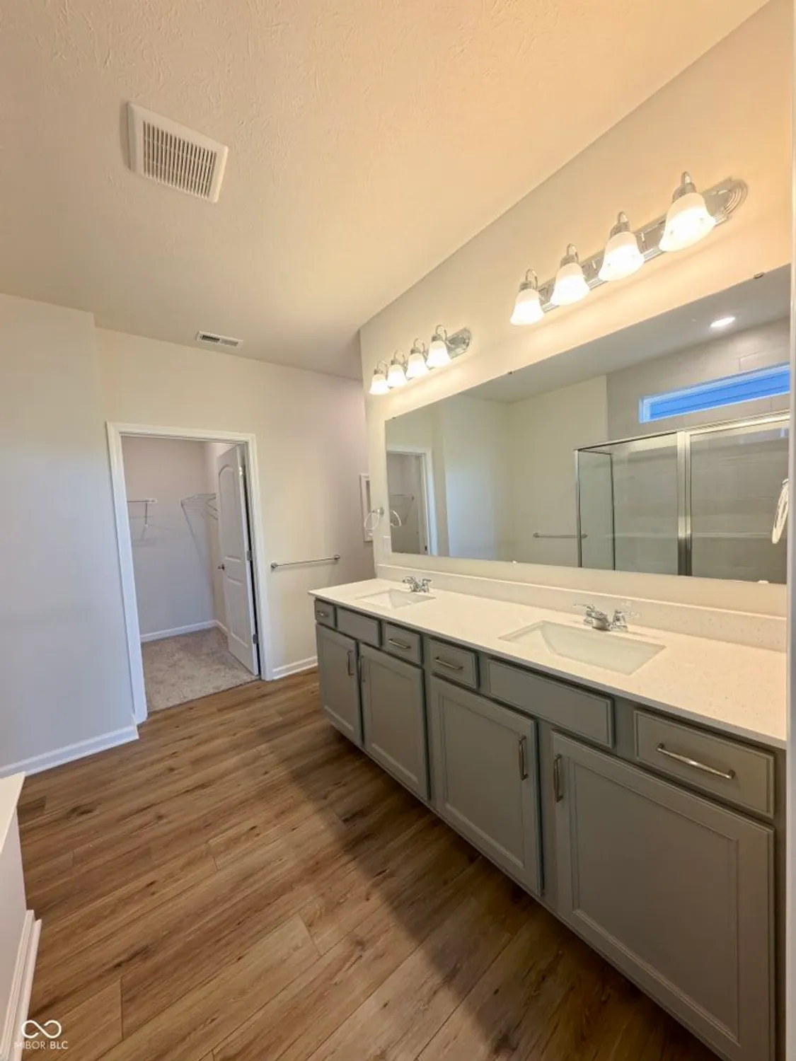 Property Slideshow image 36 of 61 | 811 daisy st, Greenwood, IN, 46143