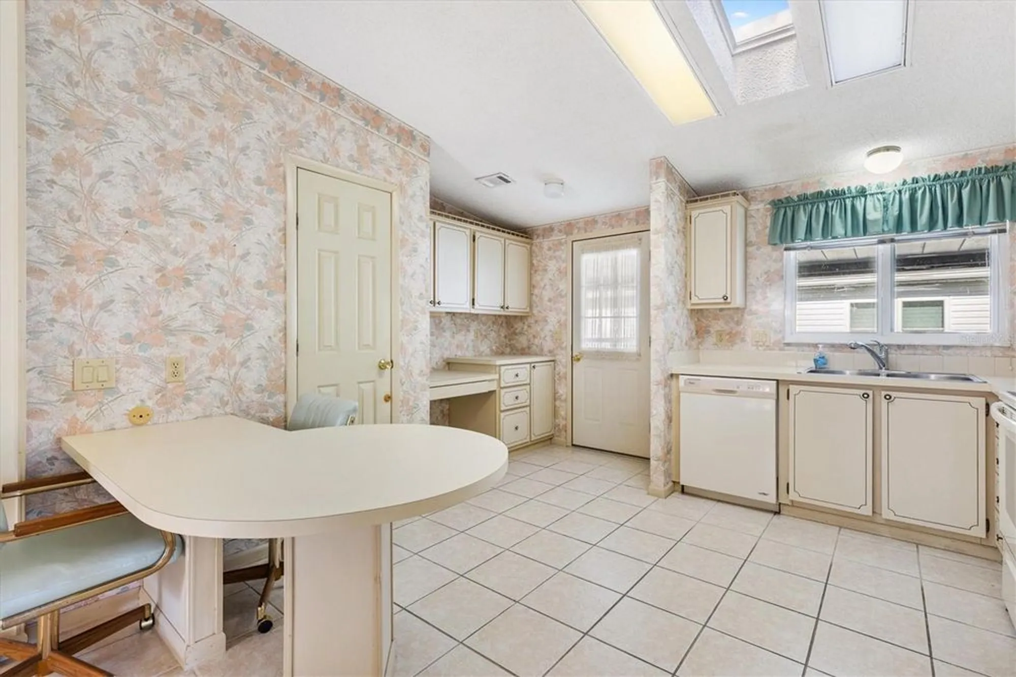 Property Slideshow image 7 of 38 | 523 bonita dr, The Villages, FL, 32159