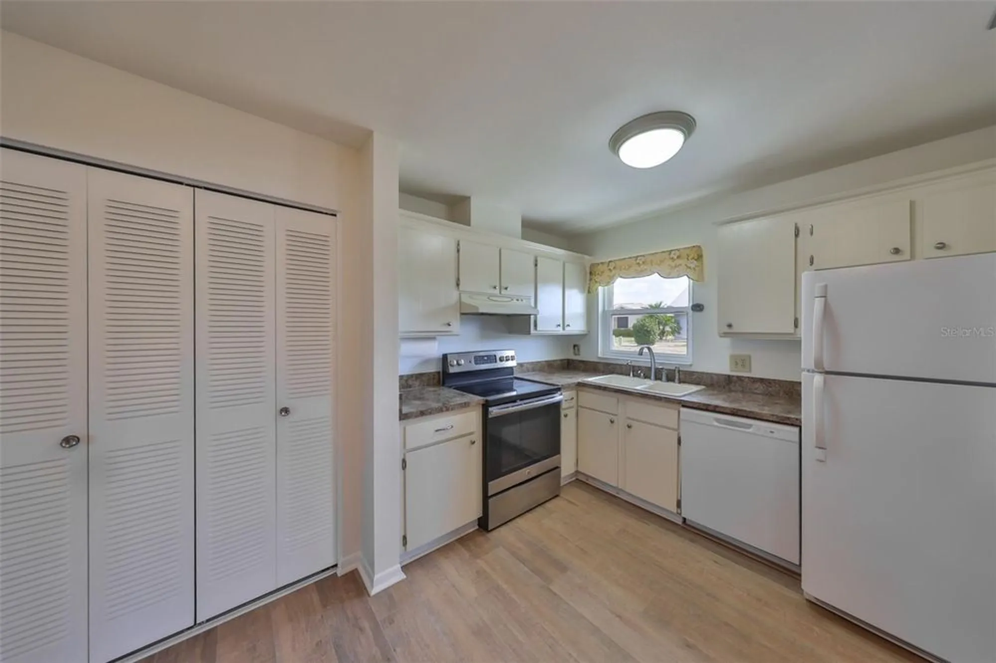 Property Slideshow image 14 of 30 | 1529 allegheny dr, Sun City Center, FL, 33573