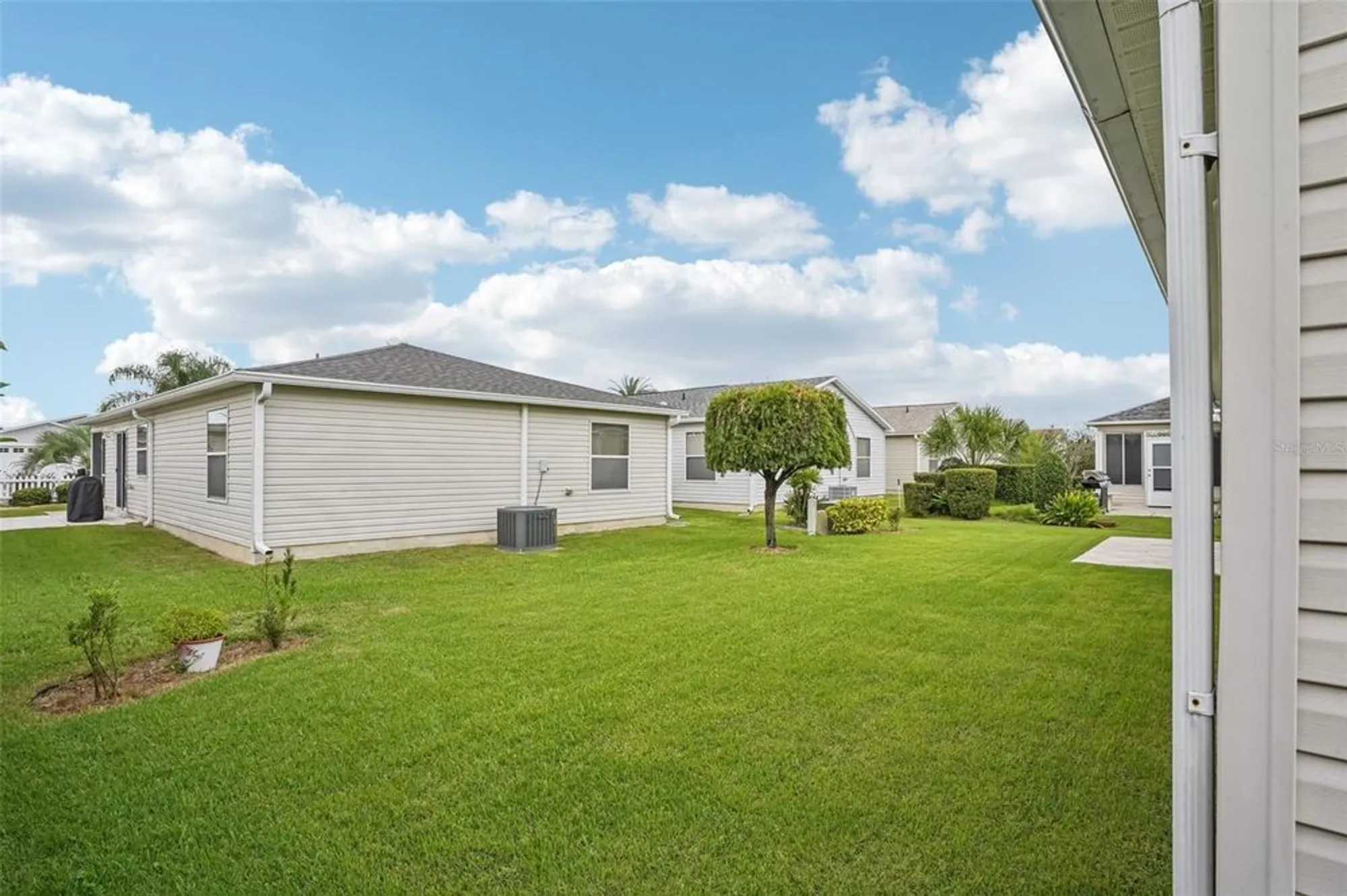 Property Slideshow image 37 of 47 | 2543 raintree dr, The Villages, FL, 32162