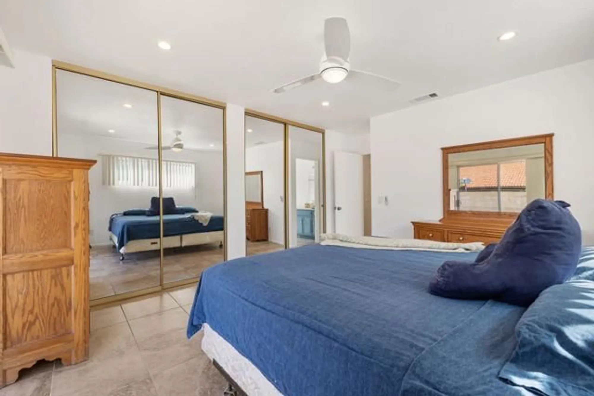 Property Slideshow image 17 of 40 | 2050 silver oak way, Hemet, CA, 92545