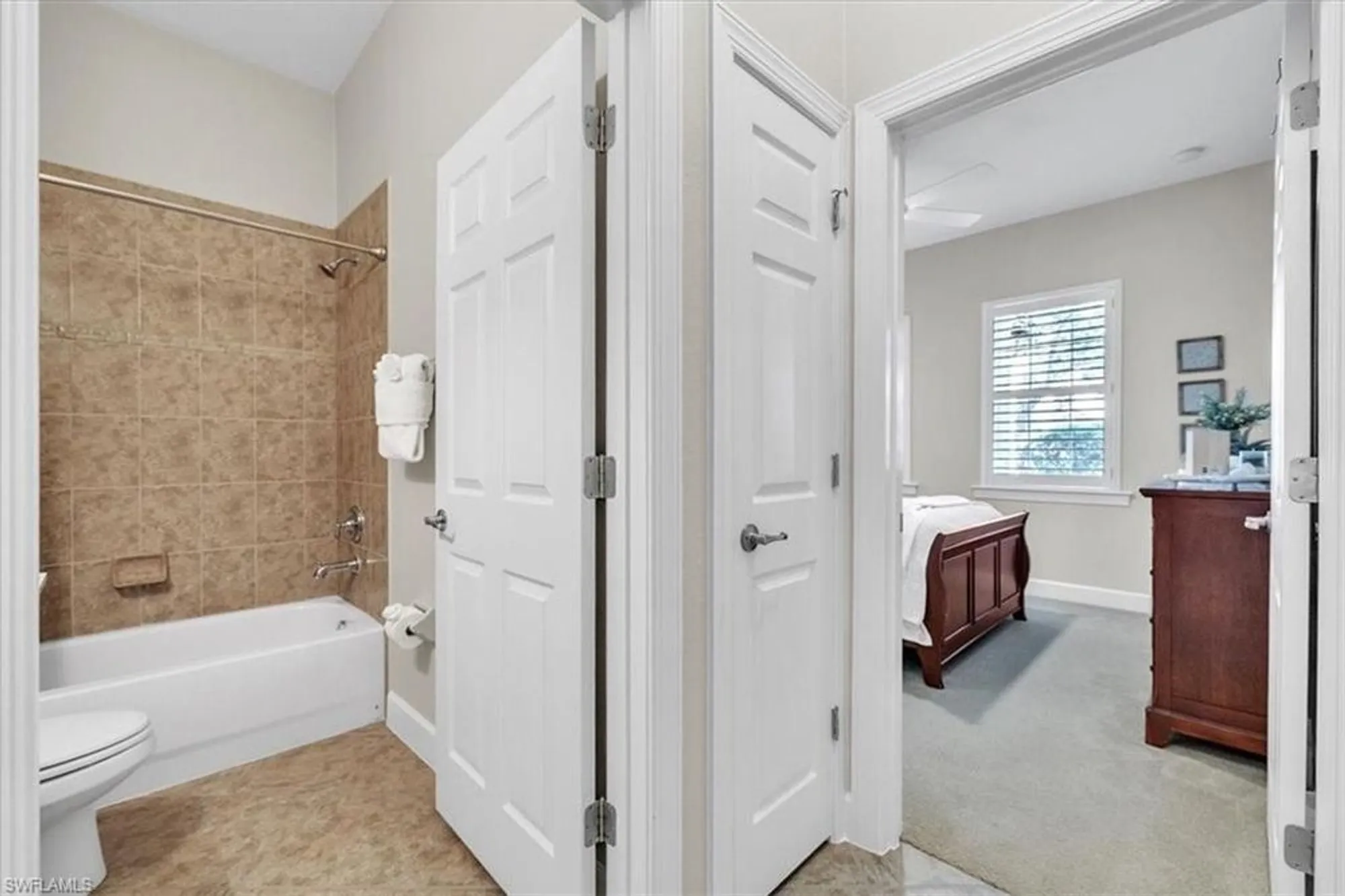Property Slideshow image 13 of 50 | 3470 lakeview isle ct, Fort Myers, FL, 33905