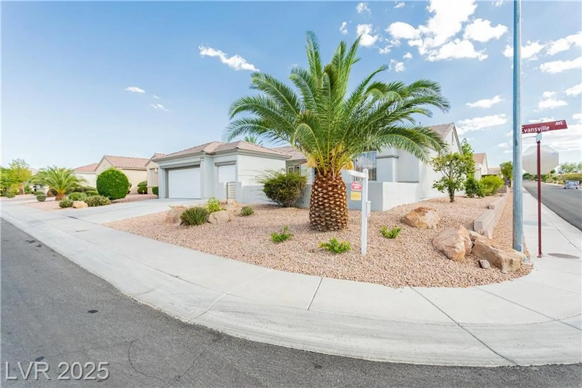 Property Slideshow image 19 of 72 | 2589 evansville ave, Henderson, NV, 89052