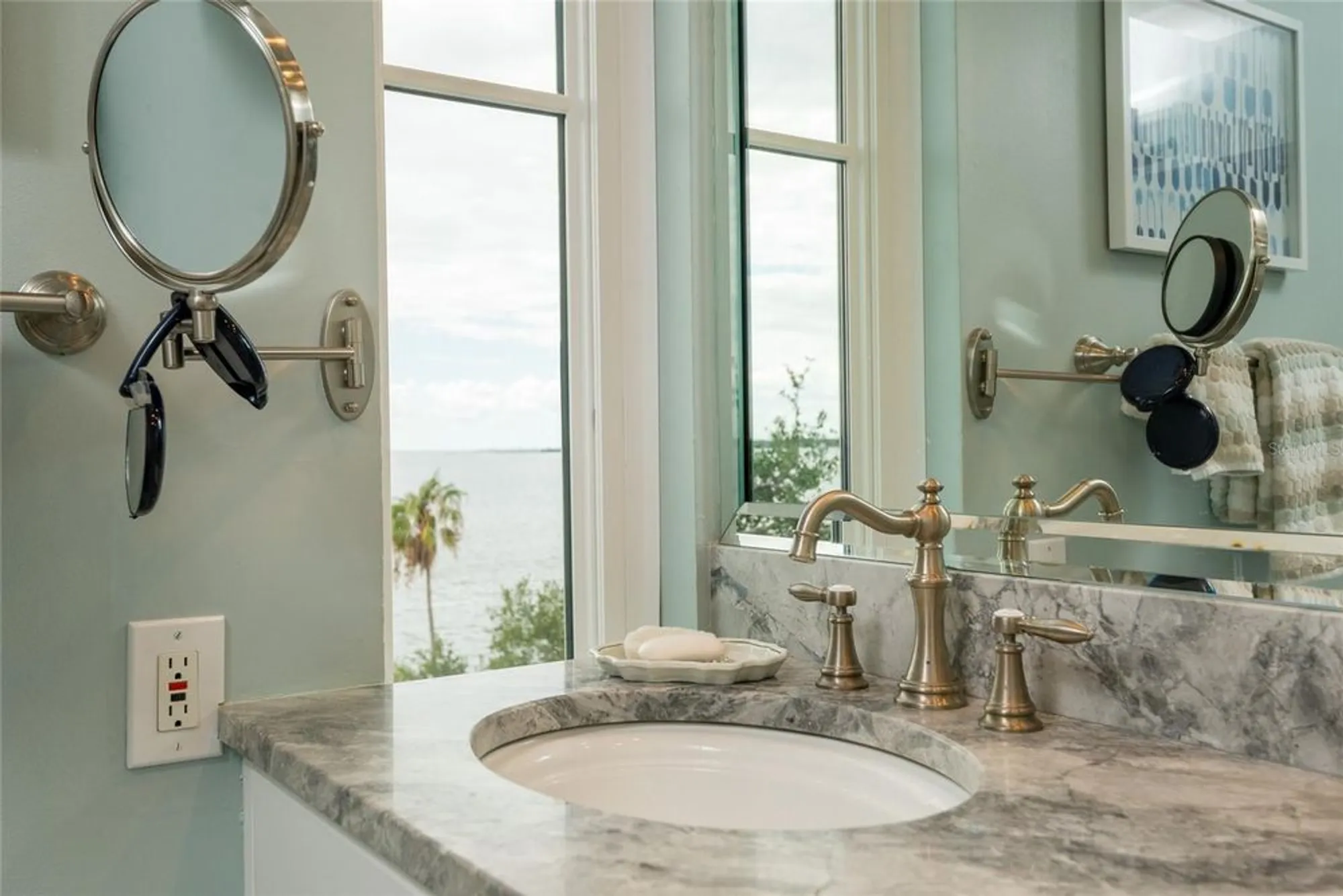 Property Slideshow image 20 of 37 | 2407 s ardson pl unit 601, Tampa, FL, 33629