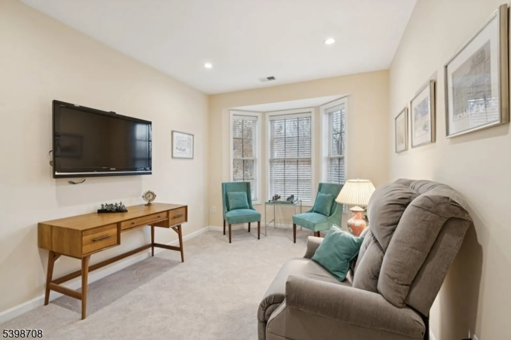 Property Slideshow image 23 of 35 | 911 holly ln # 11, Cedar Grove, NJ, 07009