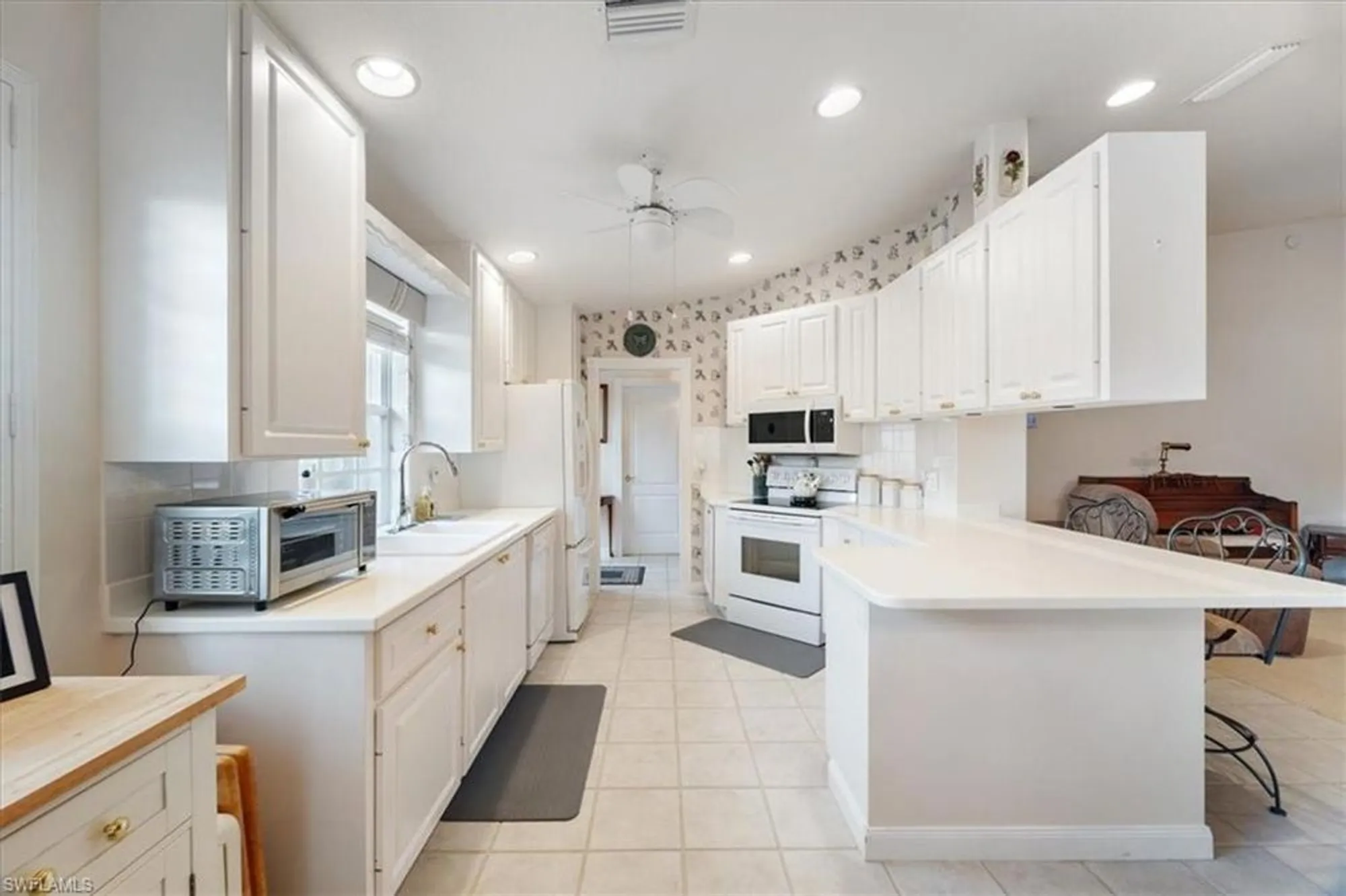 Property Slideshow image 10 of 27 | 5756 drummond way, Naples, FL, 34119