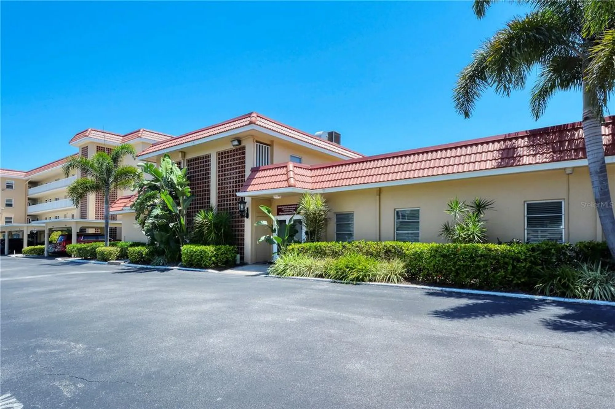 Property Slideshow image 29 of 37 | 1350 n portofino dr apt 402, Sarasota, FL, 34242
