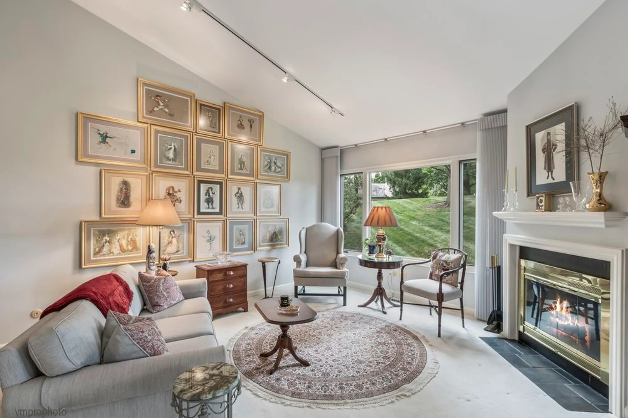 Property Slideshow image 9 of 37 | 68 thornhill ln, Lake Barrington, IL, 60010