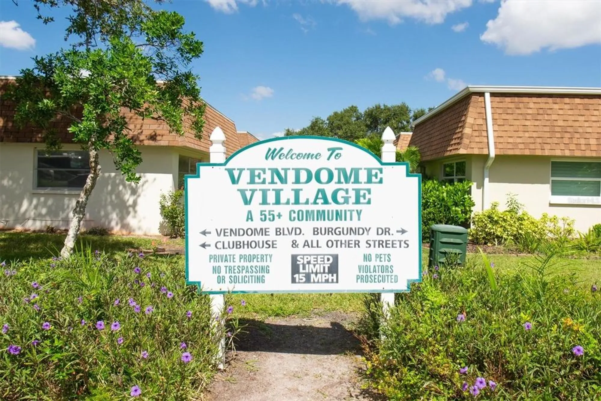 Property Slideshow image 5 of 27 | 8350 burgundy dr, Pinellas Park, FL, 33781