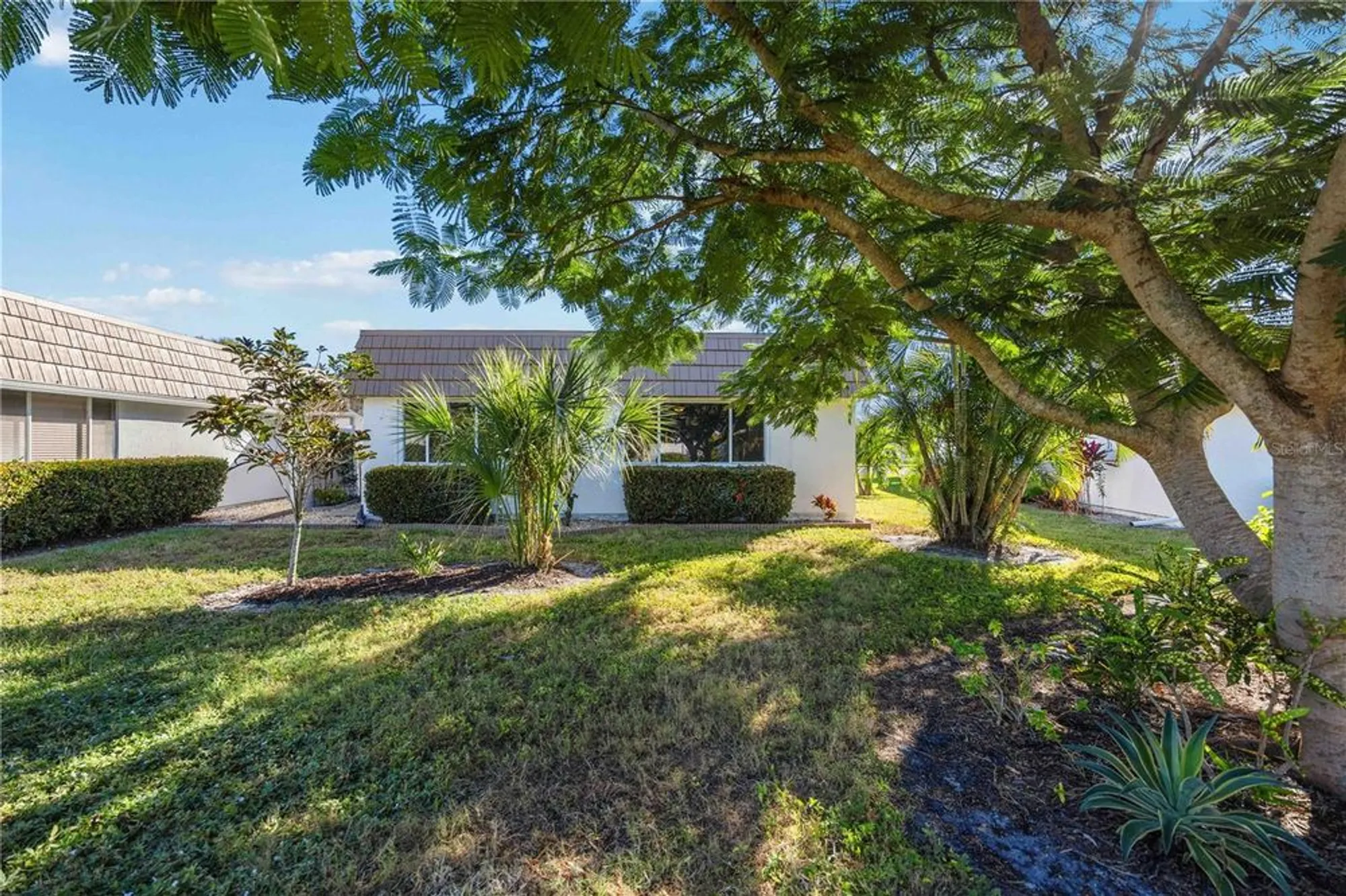 Property Slideshow image 12 of 20 | 5453 riverbluff cir # v68, Sarasota, FL, 34231