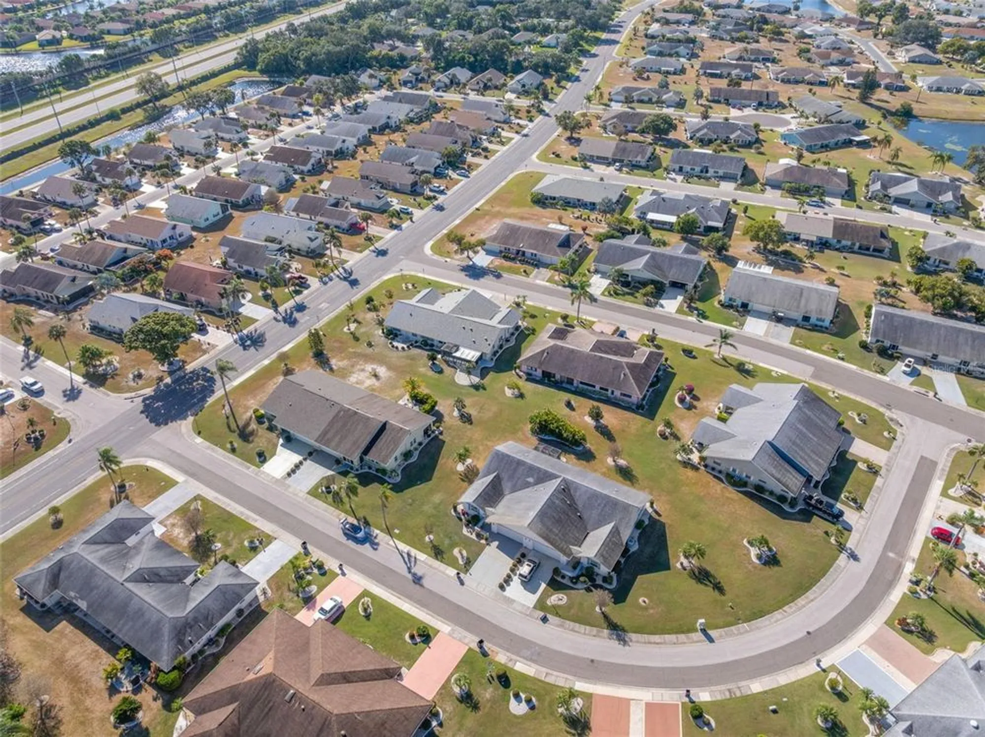 Property Slideshow image 37 of 51 | 302 linger ln, Sun City Center, FL, 33573