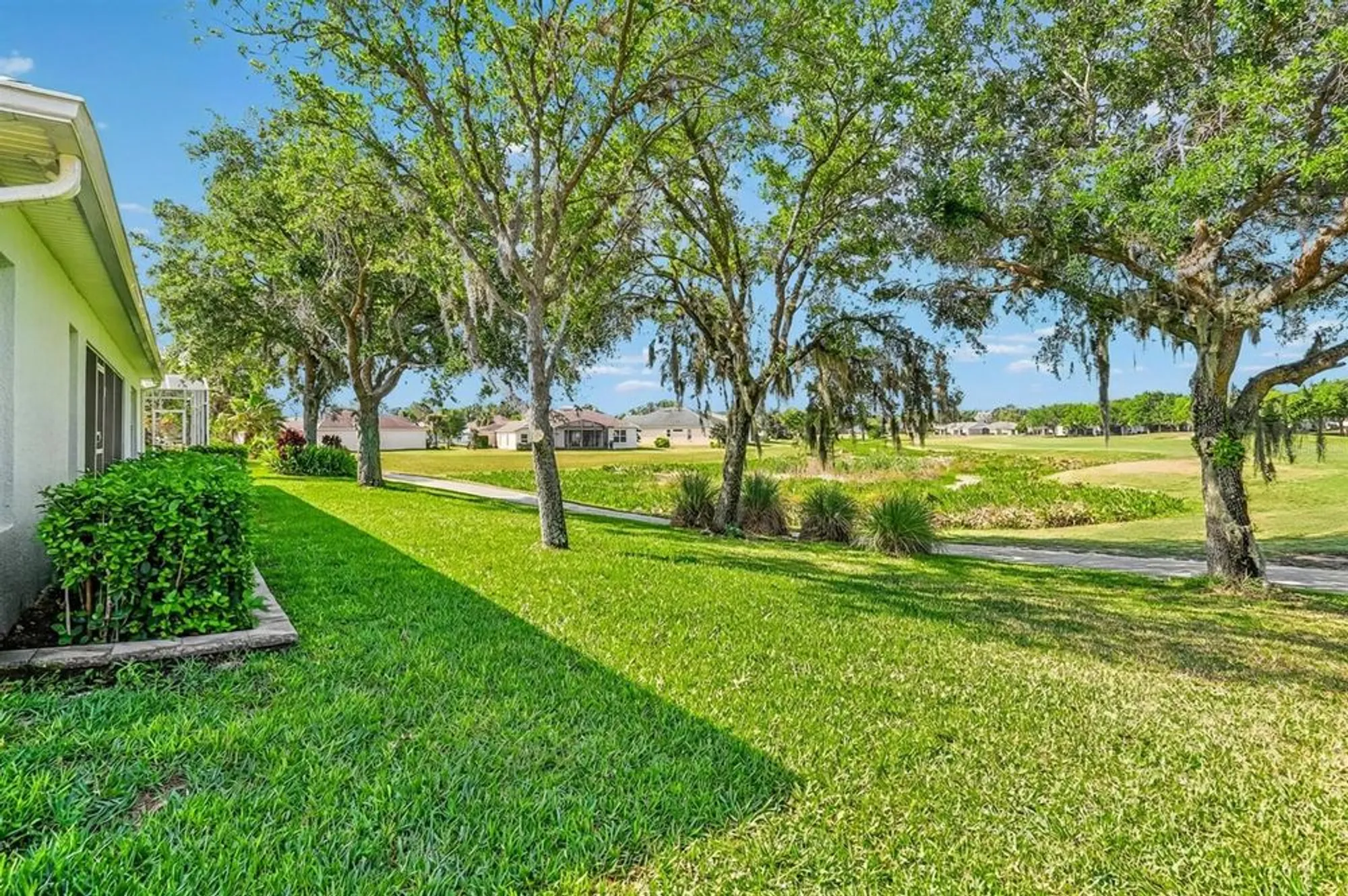 Property Slideshow image 5 of 35 | 26821 augusta springs cir, Leesburg, FL, 34748