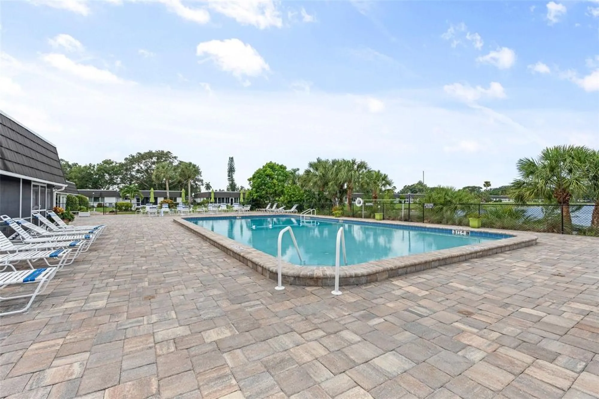 Property Slideshow image 38 of 42 | 3952 ashwood ln 37, Sarasota, FL, 34232