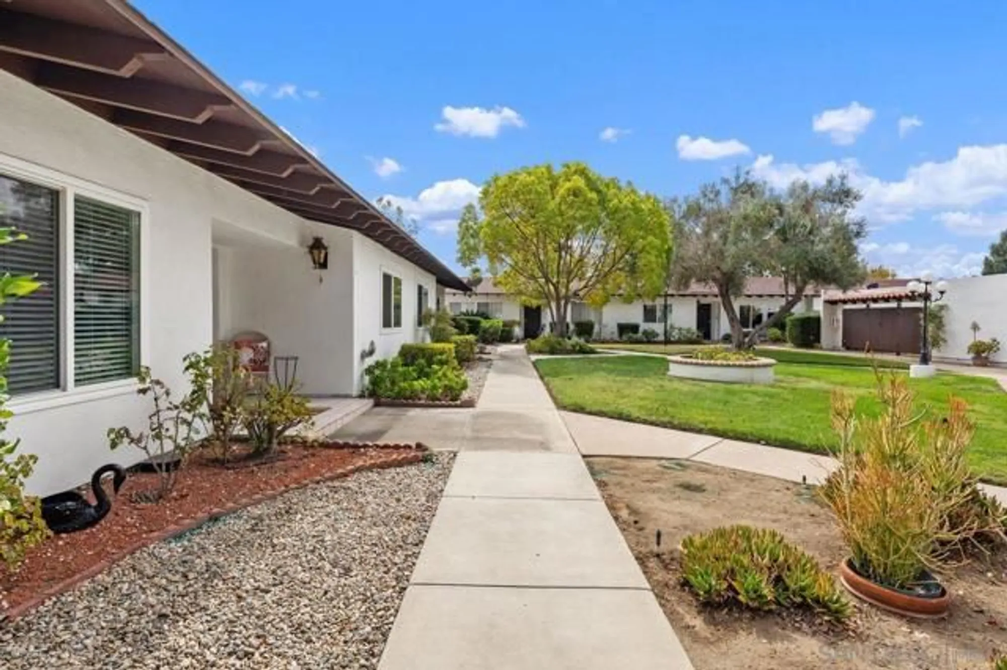 Property Slideshow image 6 of 37 | 16533 caminito vecinos unit 52, San Diego, CA, 92128