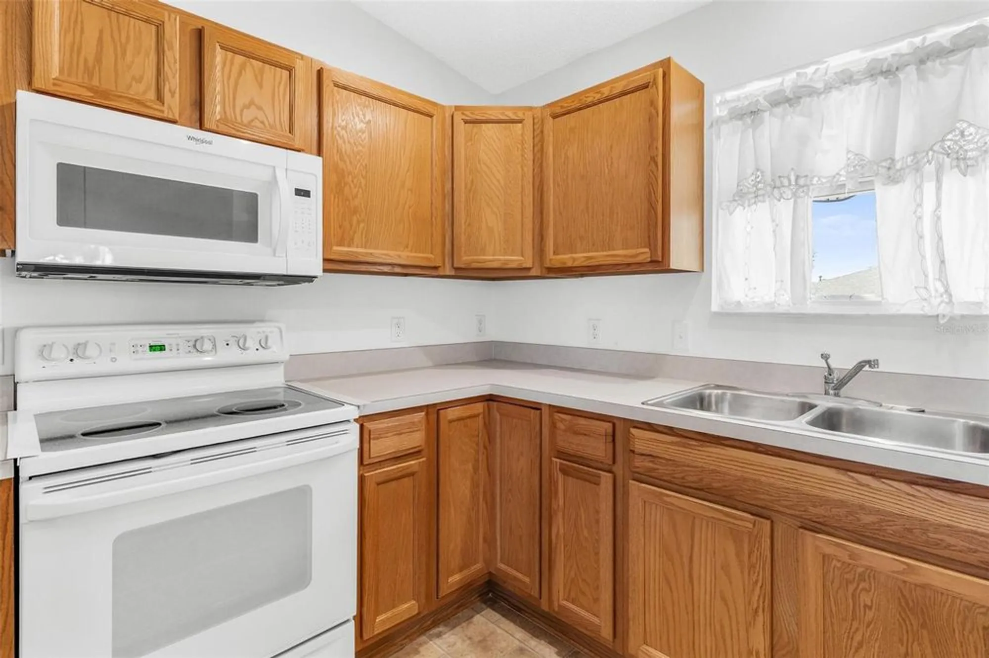 Property Slideshow image 17 of 45 | 2732 privada dr, The Villages, FL, 32162