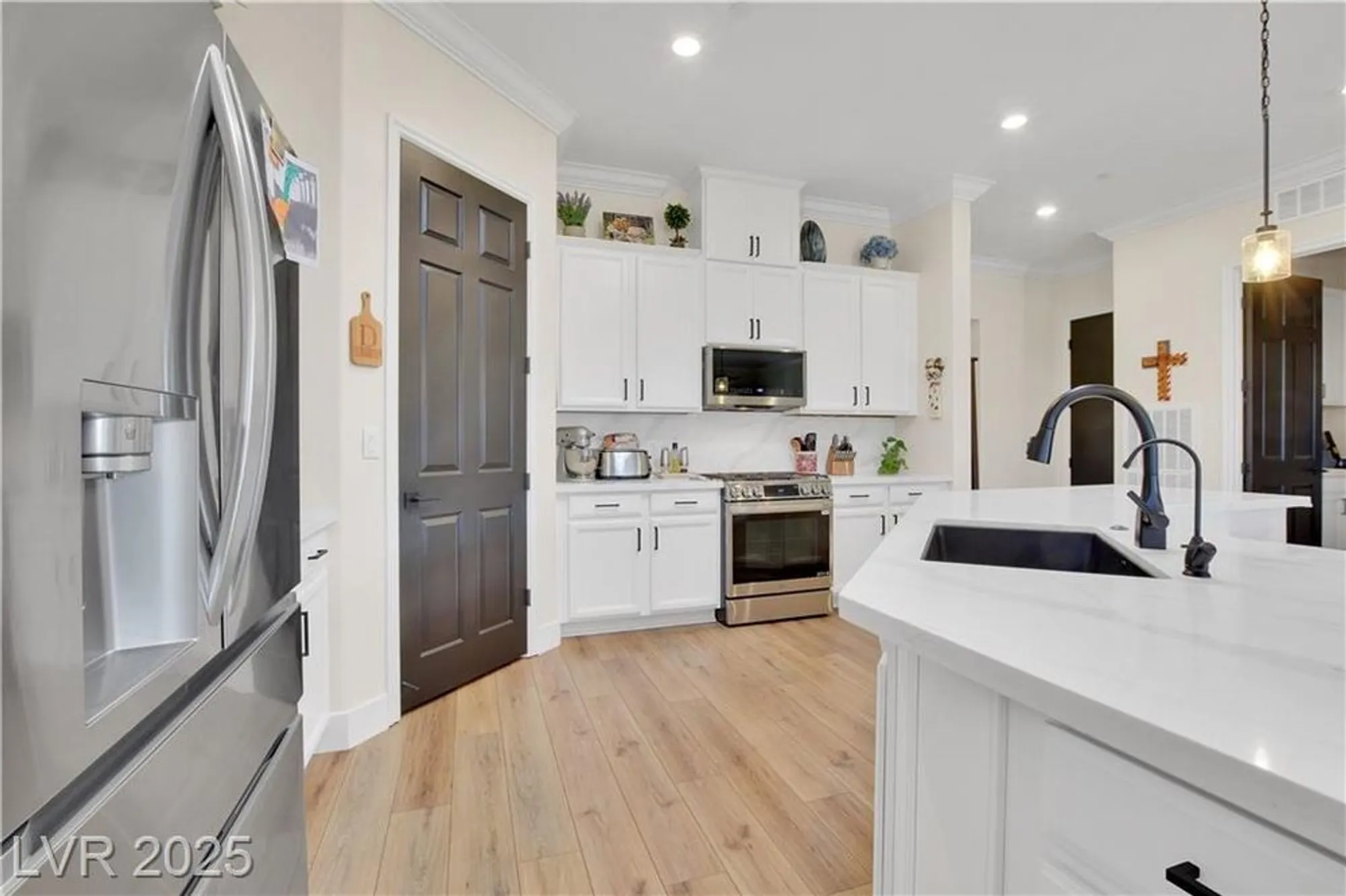 Property Slideshow image 9 of 30 | 677 look lively ct, Henderson, NV, 89011