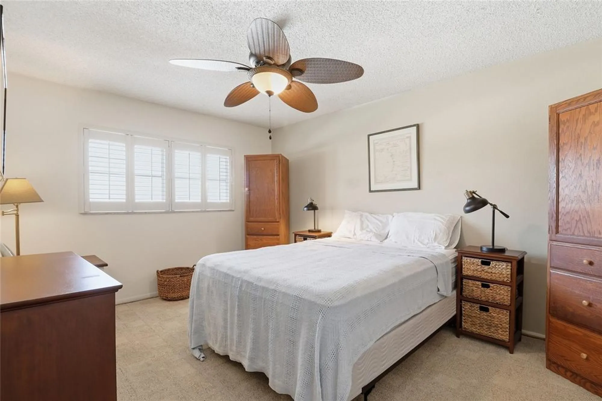 Property Slideshow image 16 of 39 | 2447 clubhouse cir 203, Sarasota, FL, 34232