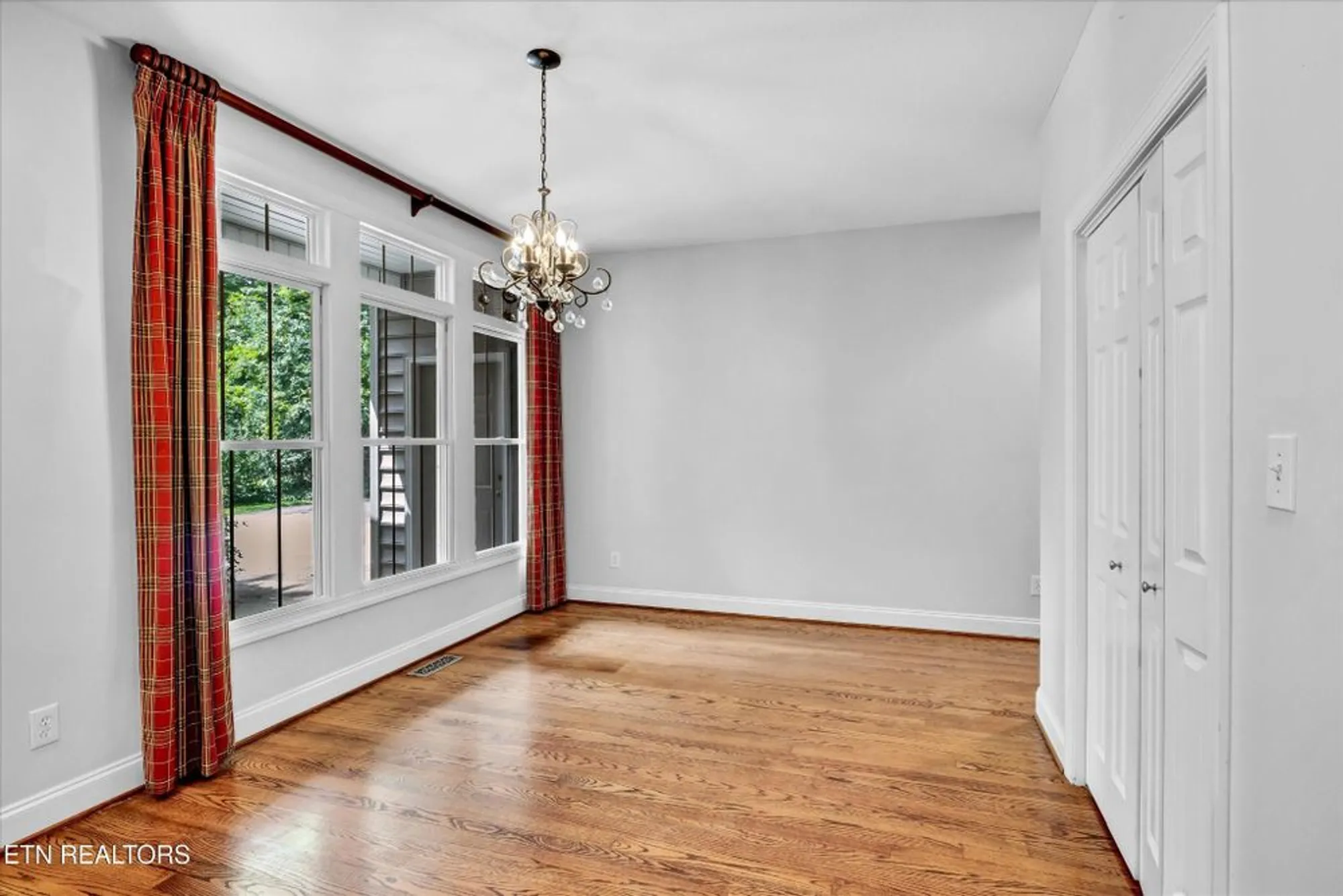 Property Slideshow image 7 of 25 | 140 ootsima way, Loudon, TN, 37774