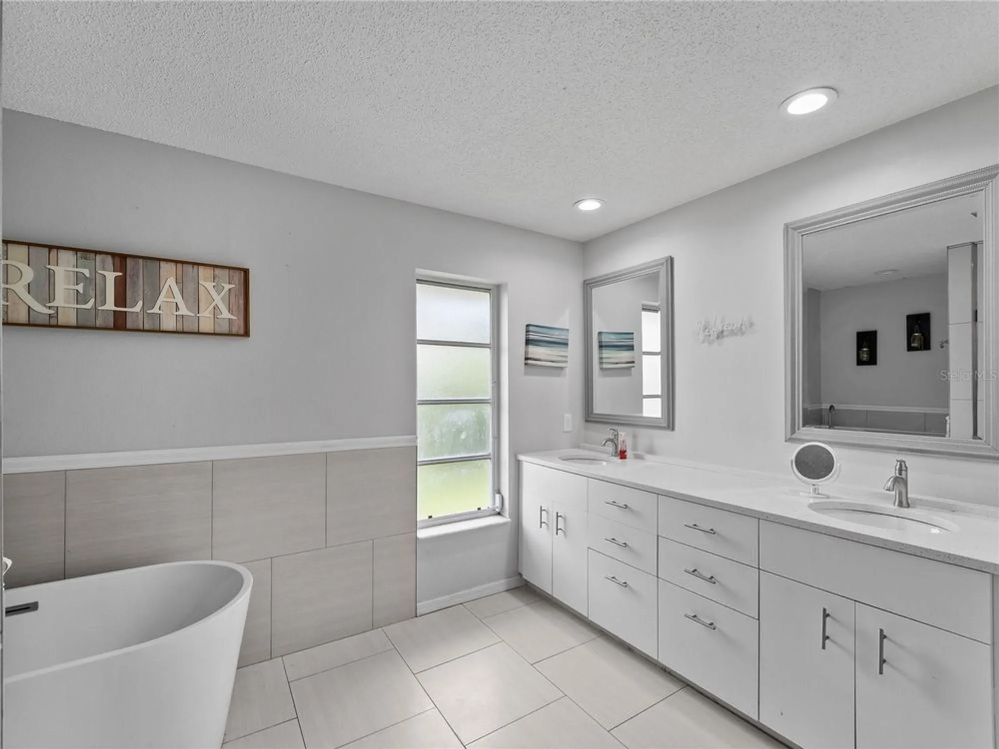Property Slideshow image 34 of 61 | 523 warwick dr, Venice, FL, 34293