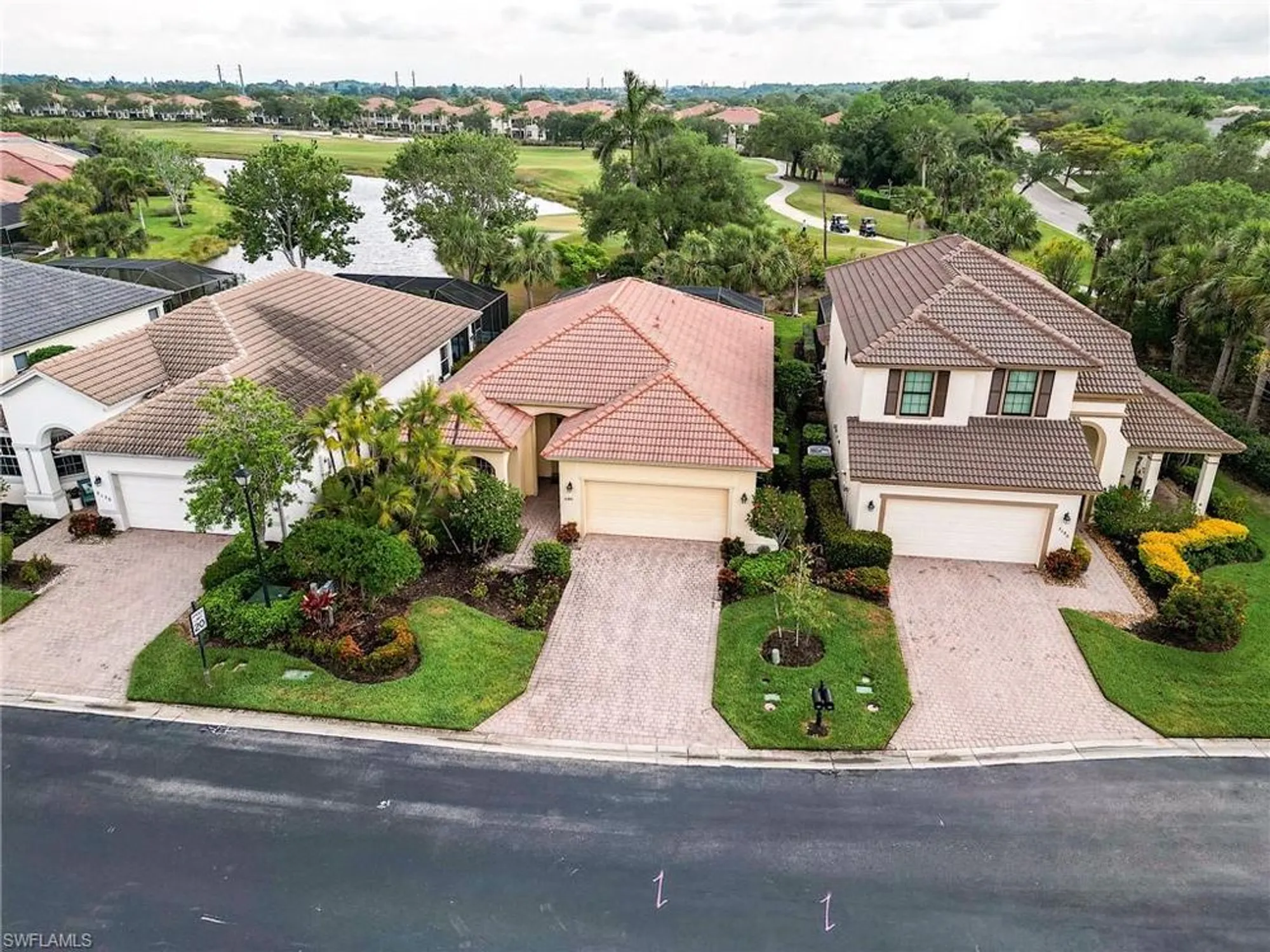 Property Slideshow image 6 of 38 | 3180 bramble cove ct, Fort Myers, FL, 33905