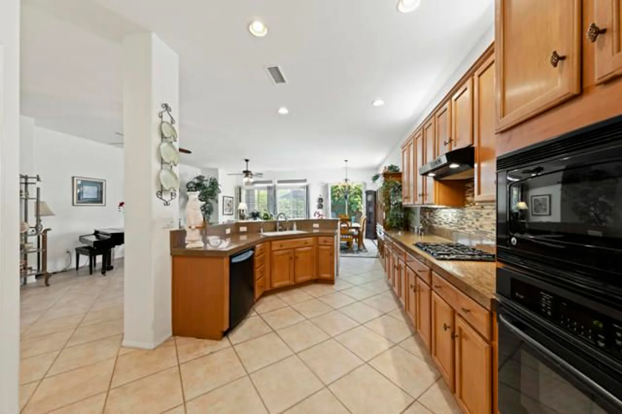 Property Slideshow image 12 of 39 | 44108 royal troon dr, Indio, CA, 92201