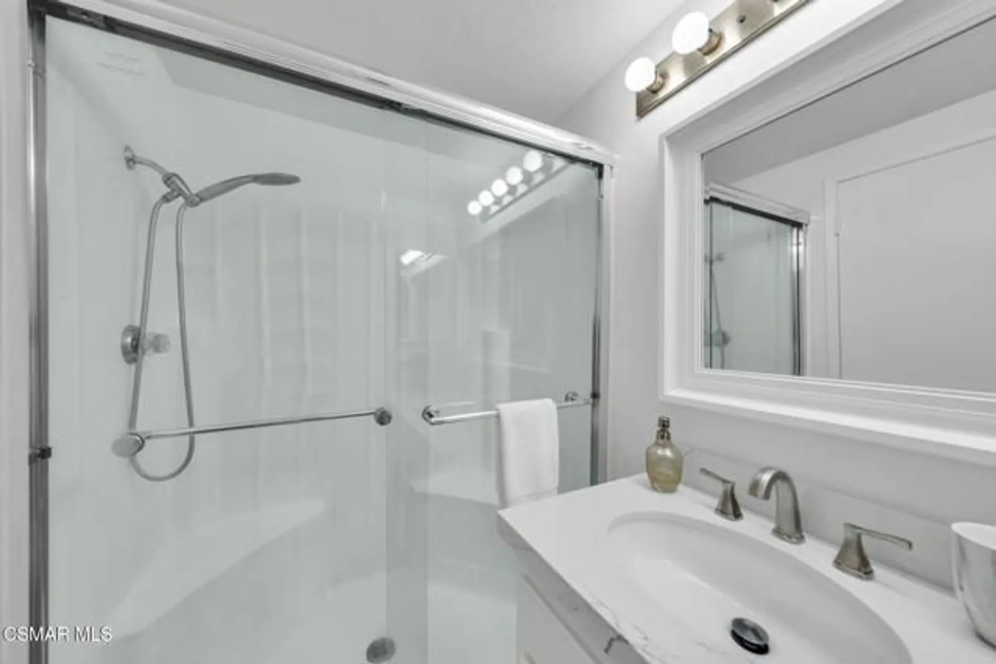 Property Slideshow image 16 of 52 | 224 oakleaf dr apt 102, Thousand Oaks, CA, 91360