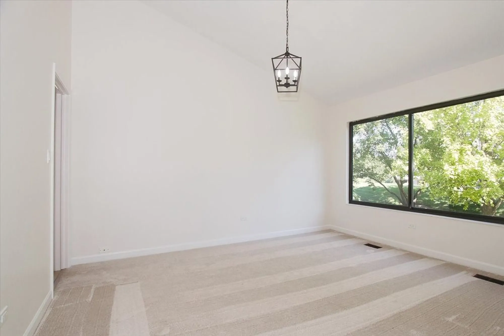 Property Slideshow image 8 of 32 | 78a foxwood ln # m169, Lake Barrington, IL, 60010