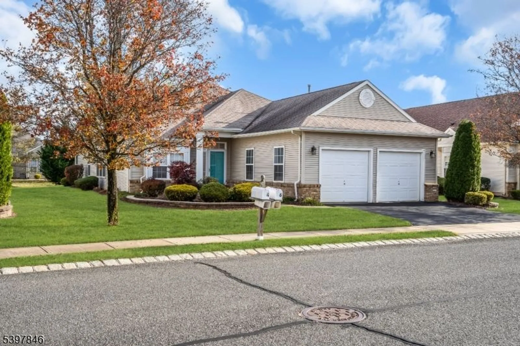 Property Slideshow image 3 of 49 | 6 margaux dr, Manchester Tw, NJ, 08759