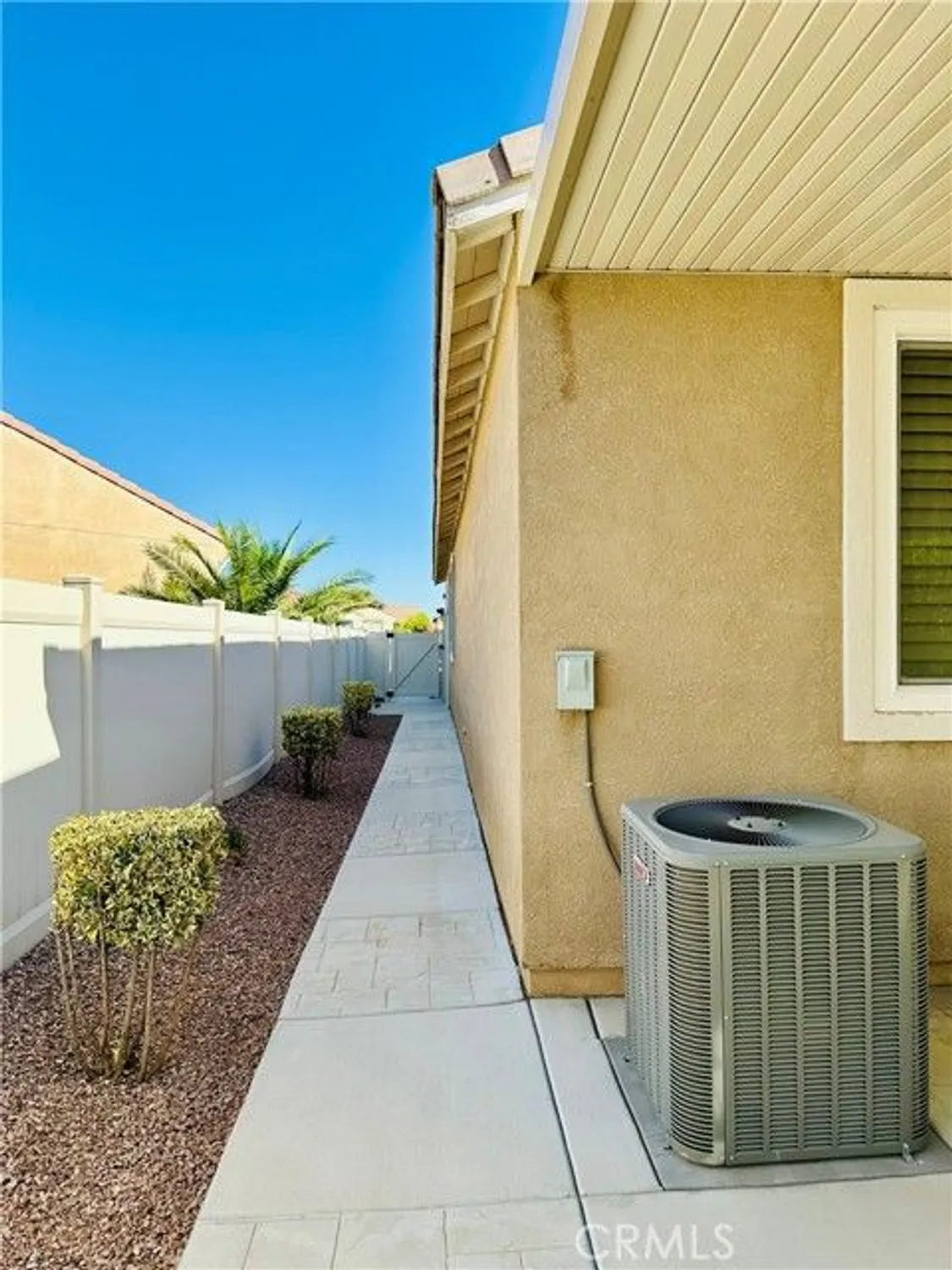 Property Slideshow image 25 of 30 | 19369 glaslyn ct, Apple Valley, CA, 92308