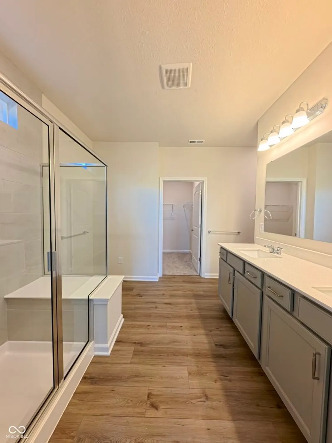 Property Slideshow image 13 of 61 | 811 daisy st, Greenwood, IN, 46143