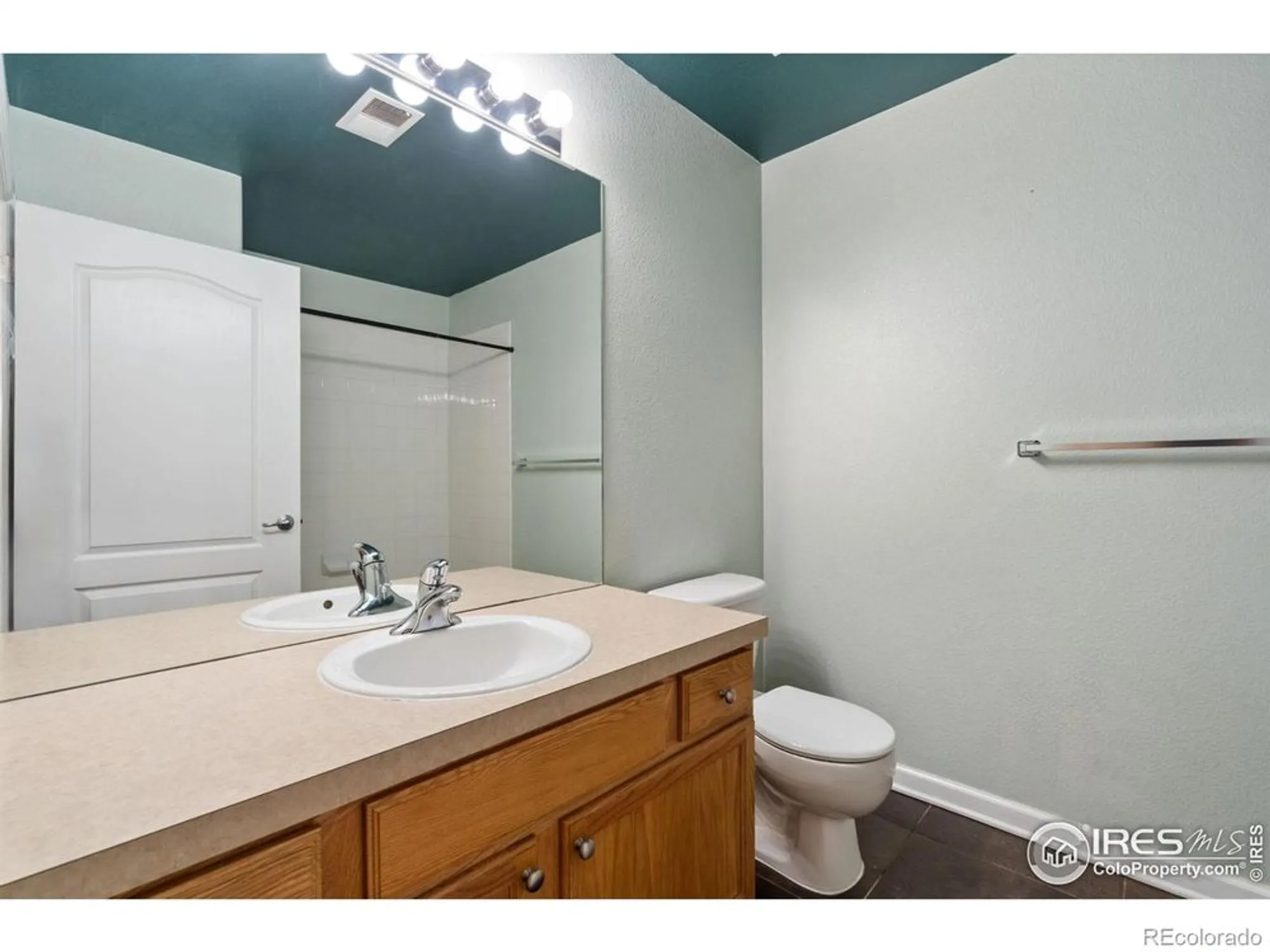 Property Slideshow image 16 of 19 | 4725 hahns peak dr unit 204, Loveland, CO, 80538