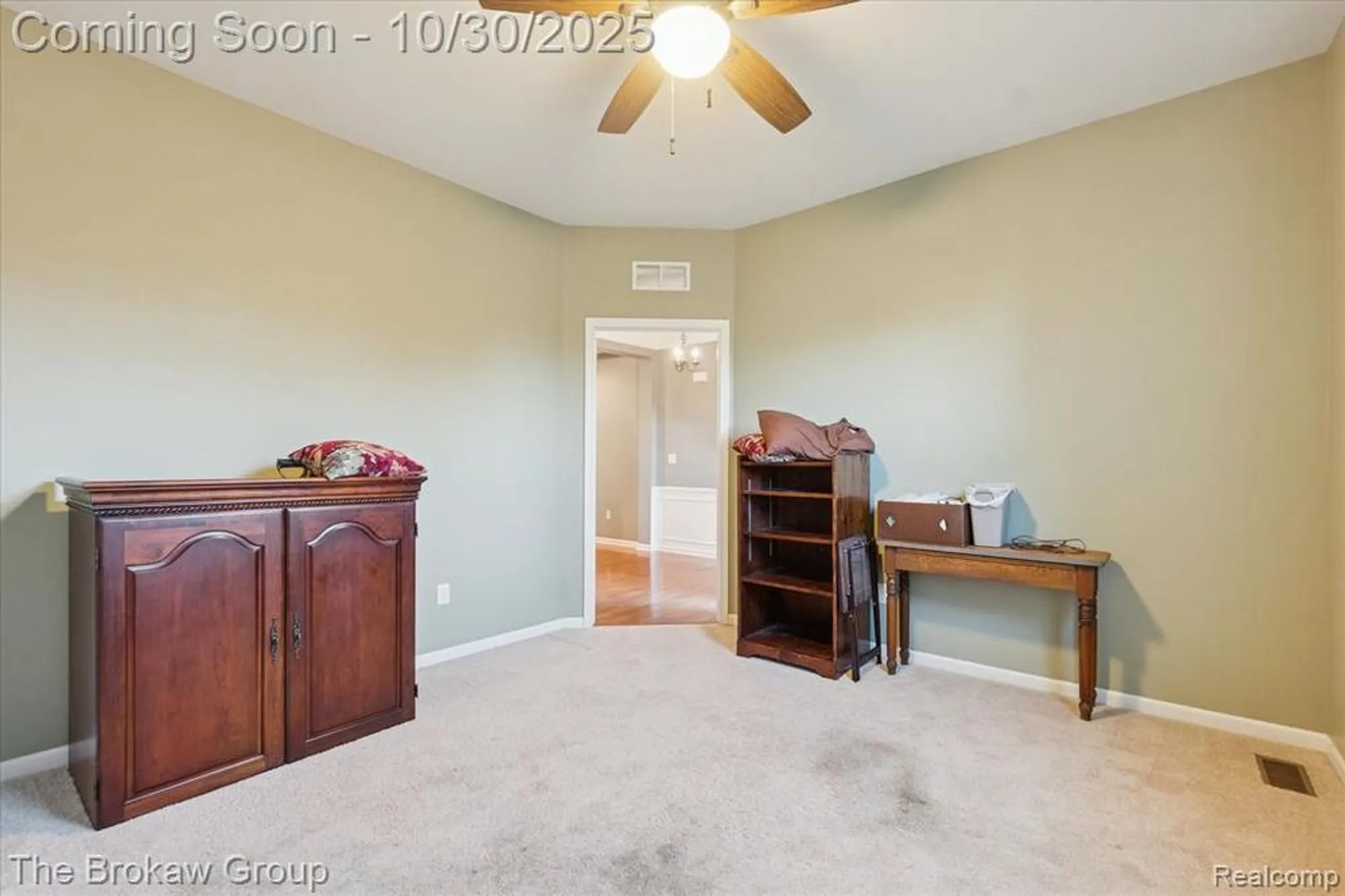 Property Slideshow image 10 of 49 | 6334 prairie dunes dr, Grand Blanc, MI, 48439