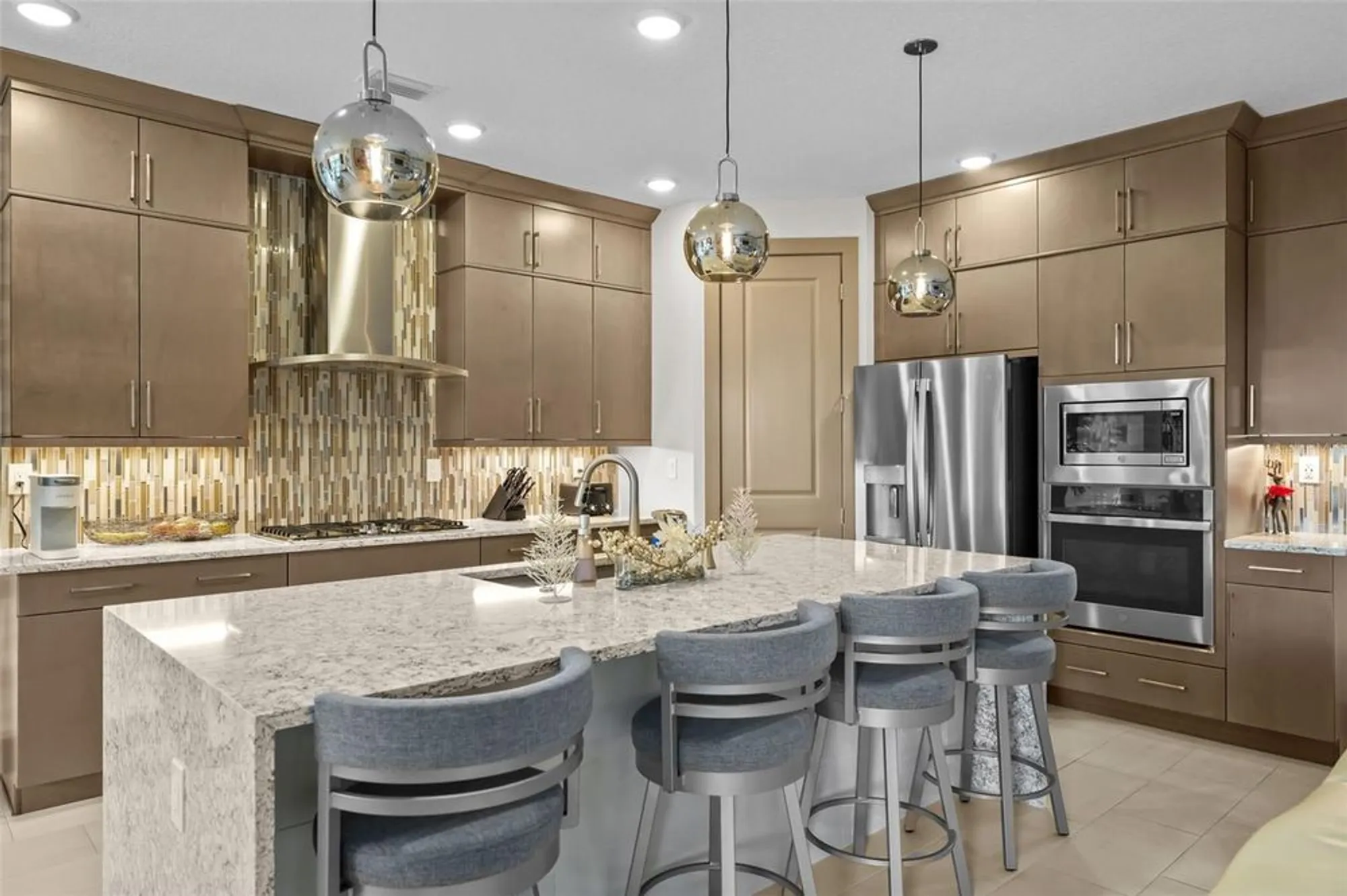 Property Slideshow image 9 of 50 | 17702 cresswind ter, Bradenton, FL, 34211