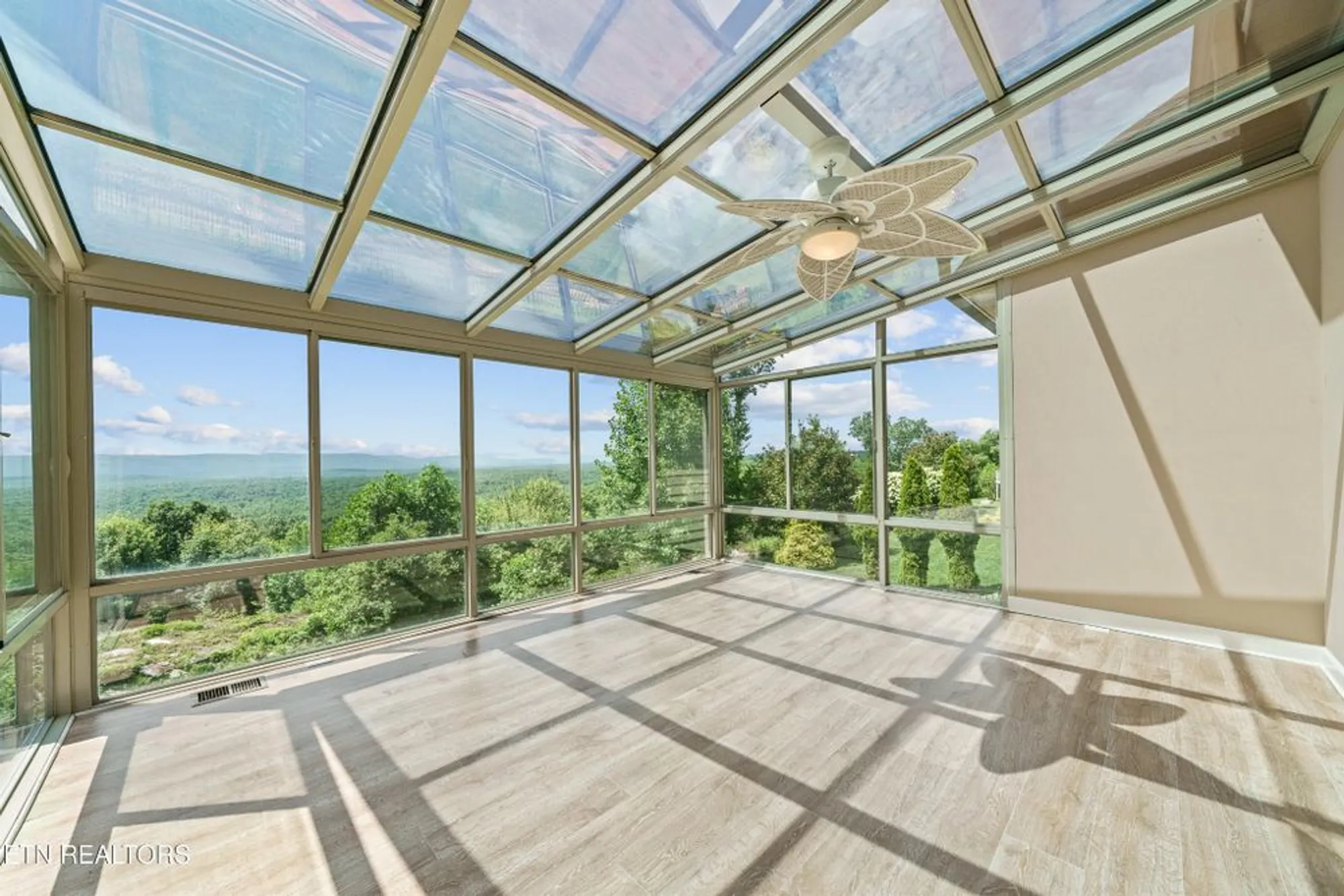 Property Slideshow image 11 of 46 | 40 bluff view ter, Crossville, TN, 38558