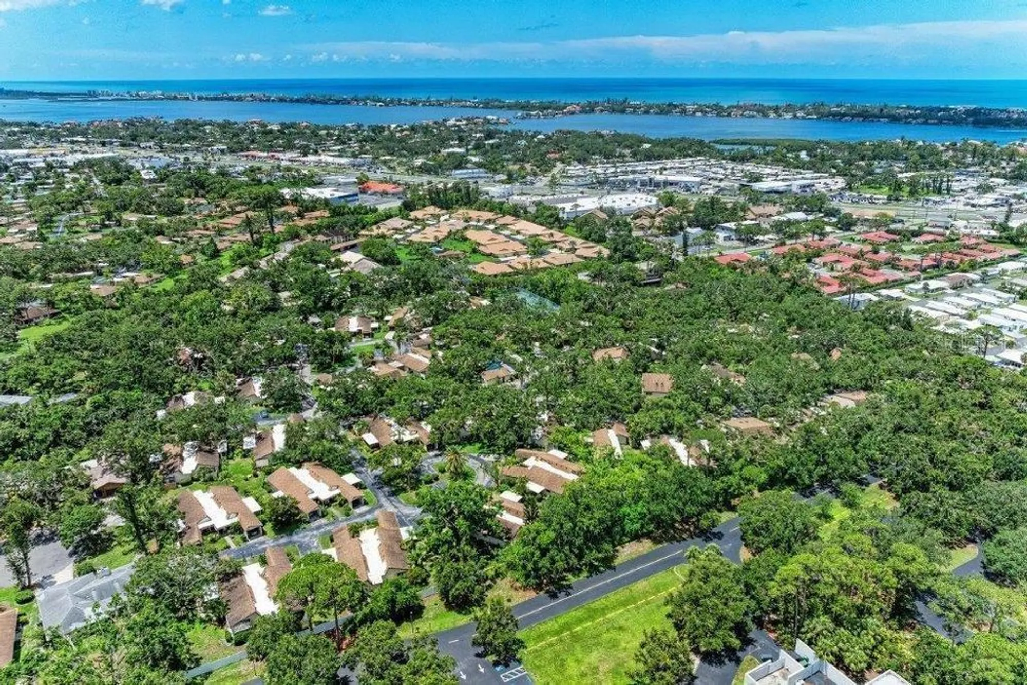 Property Slideshow image 25 of 31 | 2237 circlewood dr 18, Sarasota, FL, 34231