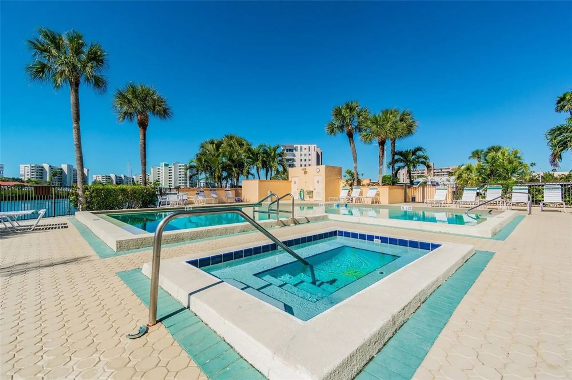 Property Slideshow image 57 of 93 | 7400 sun island dr 207, South Pasadena, FL, 33707